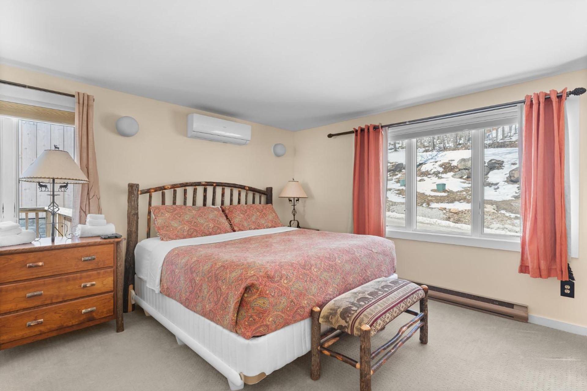 Trailside Village #6 - Slopeside 3BR 2BA, Hot Tub, Sauna, Ski In Ski Out on Great Eastern