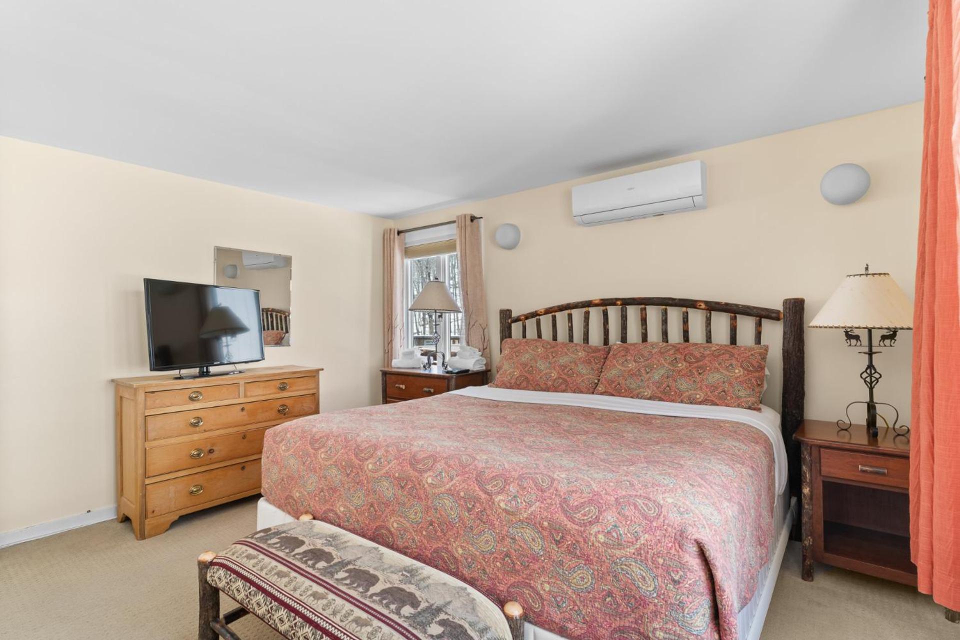 Trailside Village #6 - Slopeside 3BR 2BA, Hot Tub, Sauna, Ski In Ski Out on Great Eastern