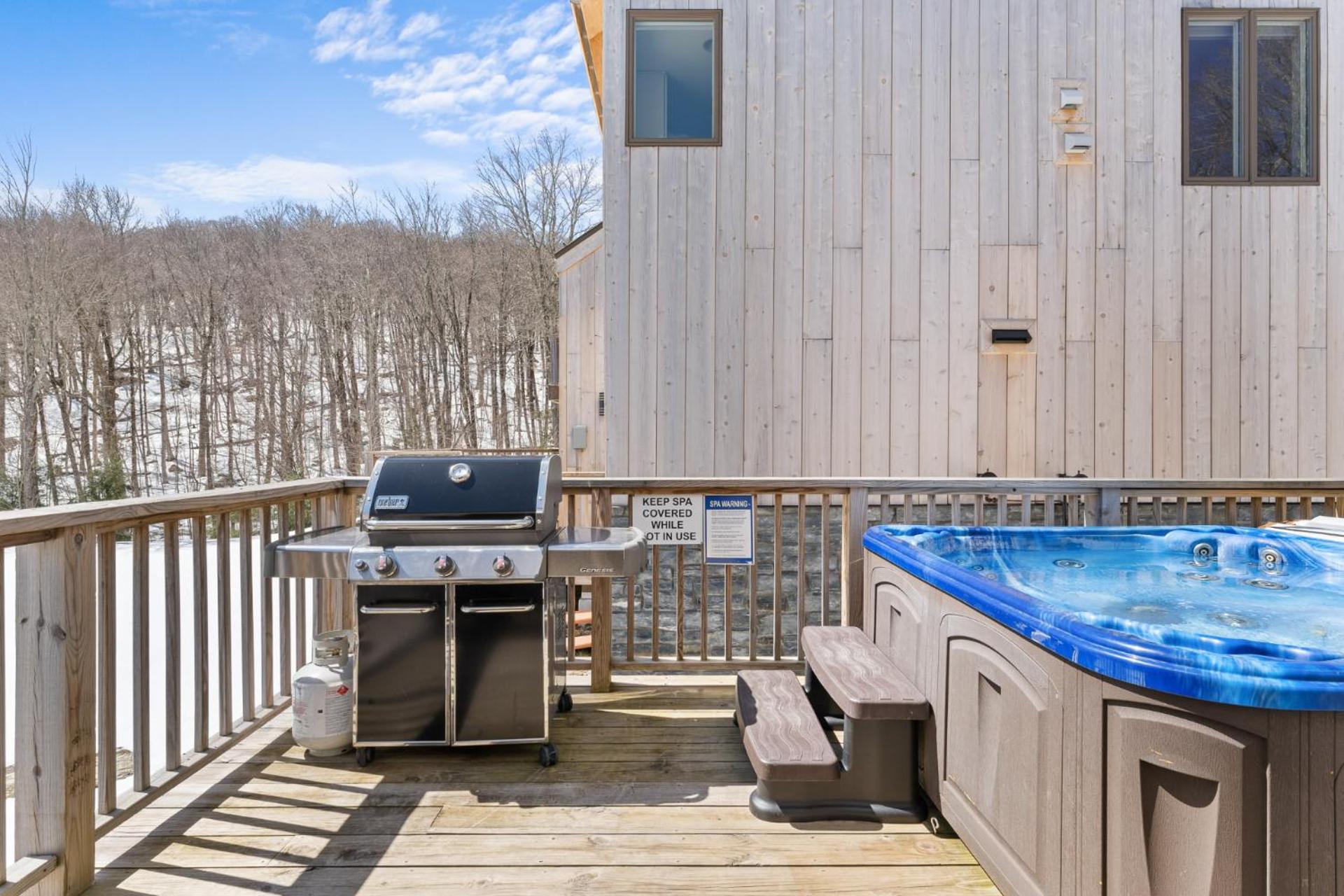 Trailside Village #6 - Slopeside 3BR 2BA, Hot Tub, Sauna, Ski In Ski Out on Great Eastern