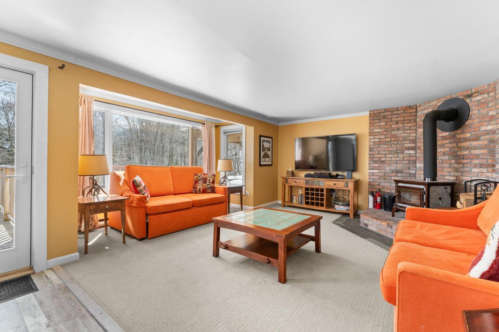 Trailside Village #7 - Slopeside 1BR with Hot Tub, Sauna and BBQ, Ski In Ski Out