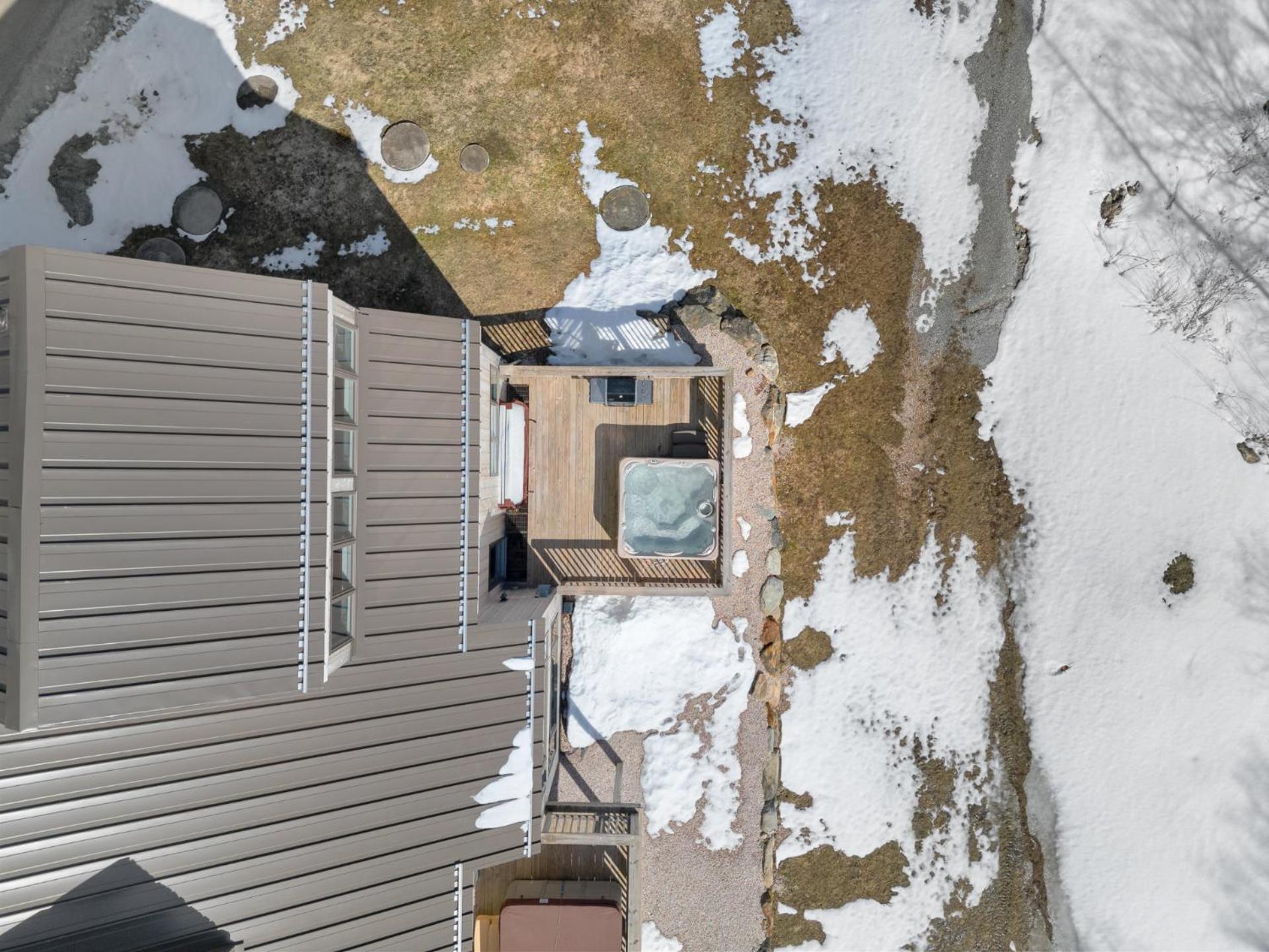 Trailside Village #7 - Slopeside 1BR with Hot Tub, Sauna and BBQ, Ski In Ski Out