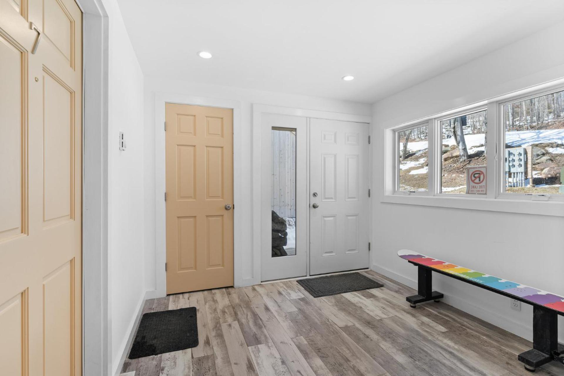 Trailside Village #7 - Slopeside 1BR with Hot Tub, Sauna and BBQ, Ski In Ski Out