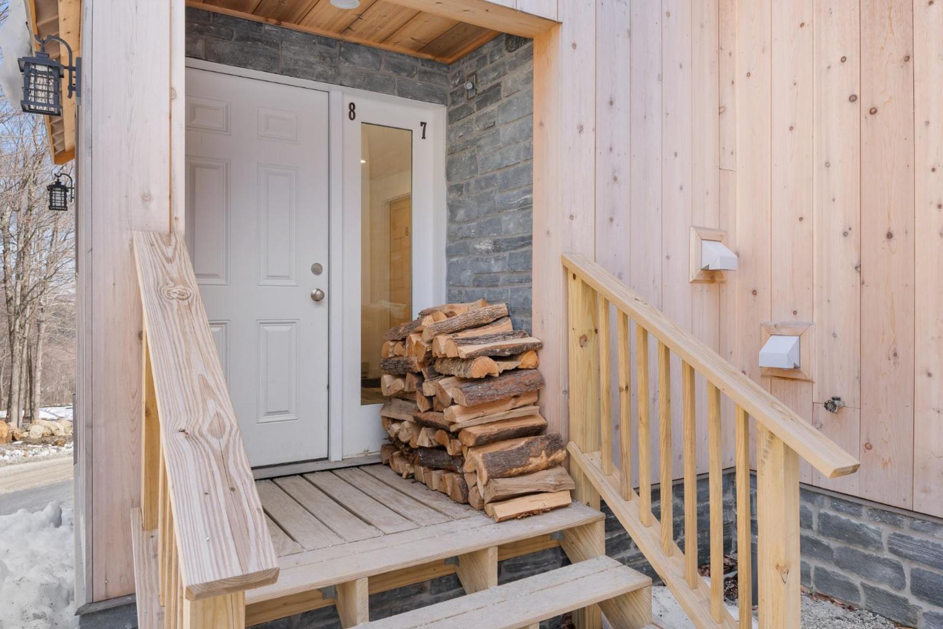 Trailside Village #7 - Slopeside 1BR with Hot Tub, Sauna and BBQ, Ski In Ski Out