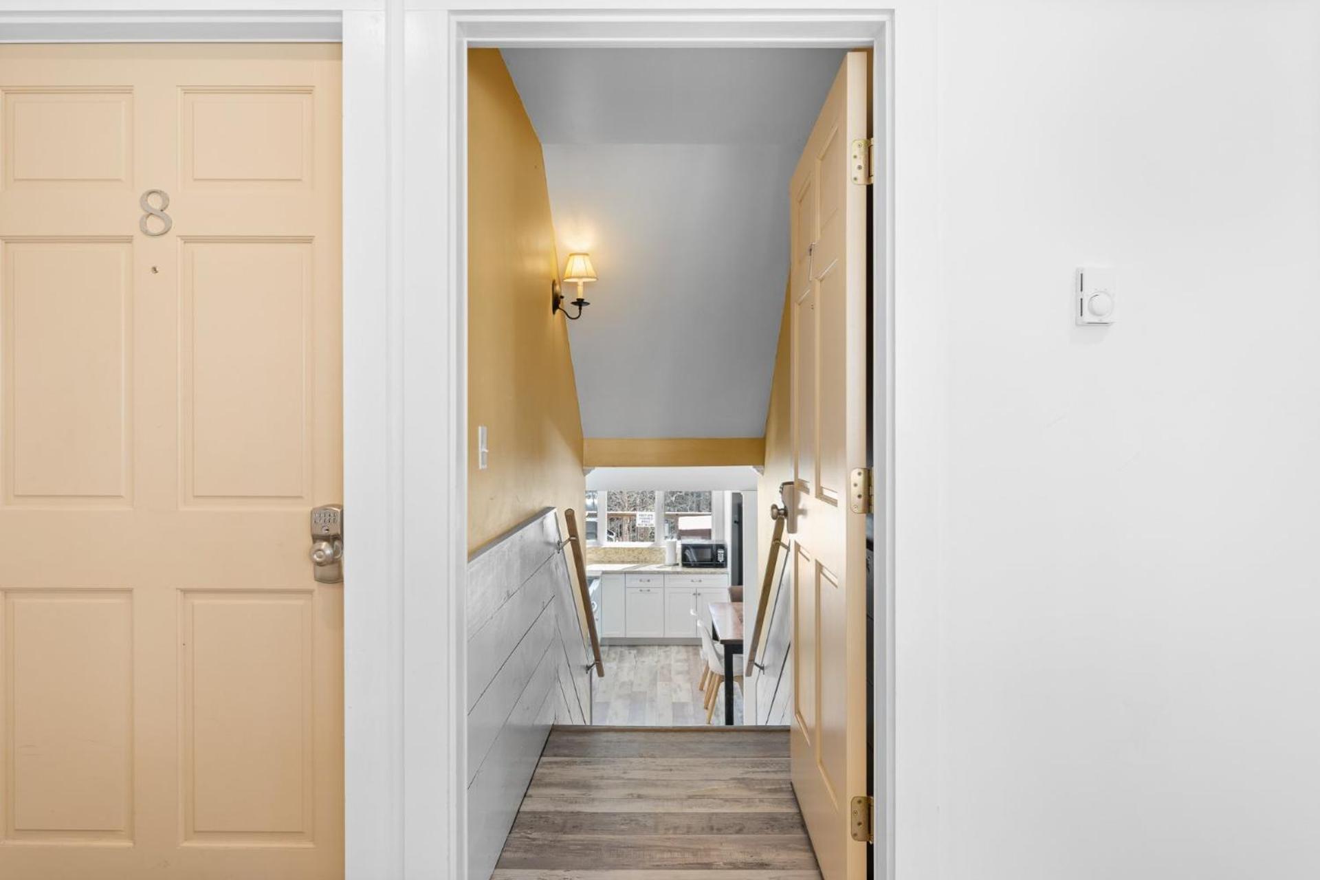 Trailside Village #7 - Slopeside 1BR with Hot Tub, Sauna and BBQ, Ski In Ski Out