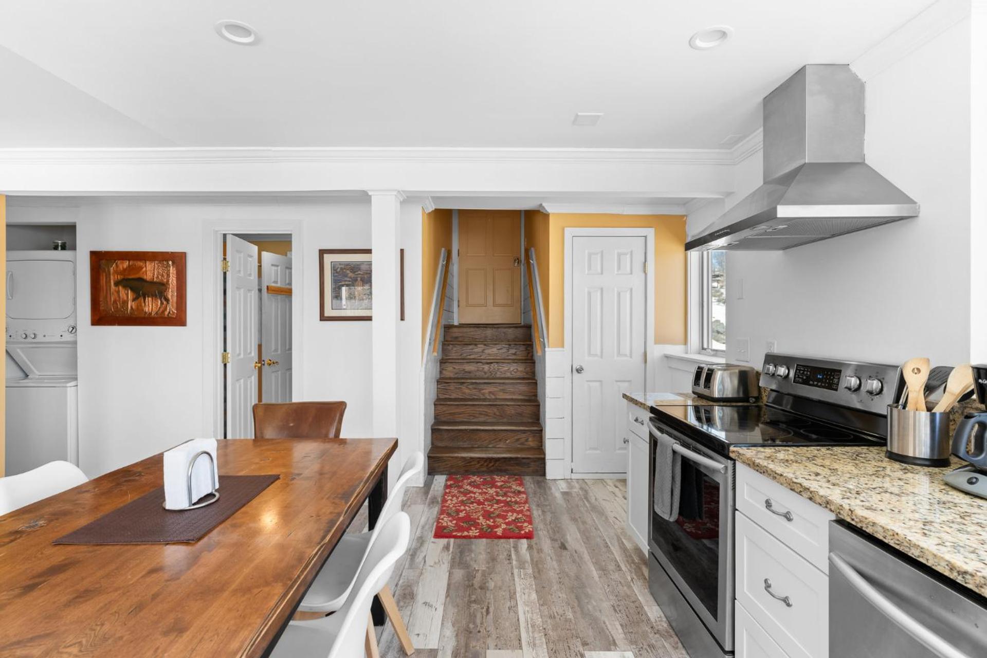 Trailside Village #7 - Slopeside 1BR with Hot Tub, Sauna and BBQ, Ski In Ski Out