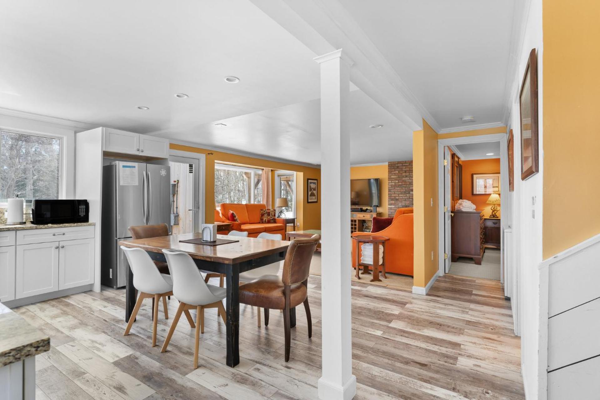 Trailside Village #7 - Slopeside 1BR with Hot Tub, Sauna and BBQ, Ski In Ski Out