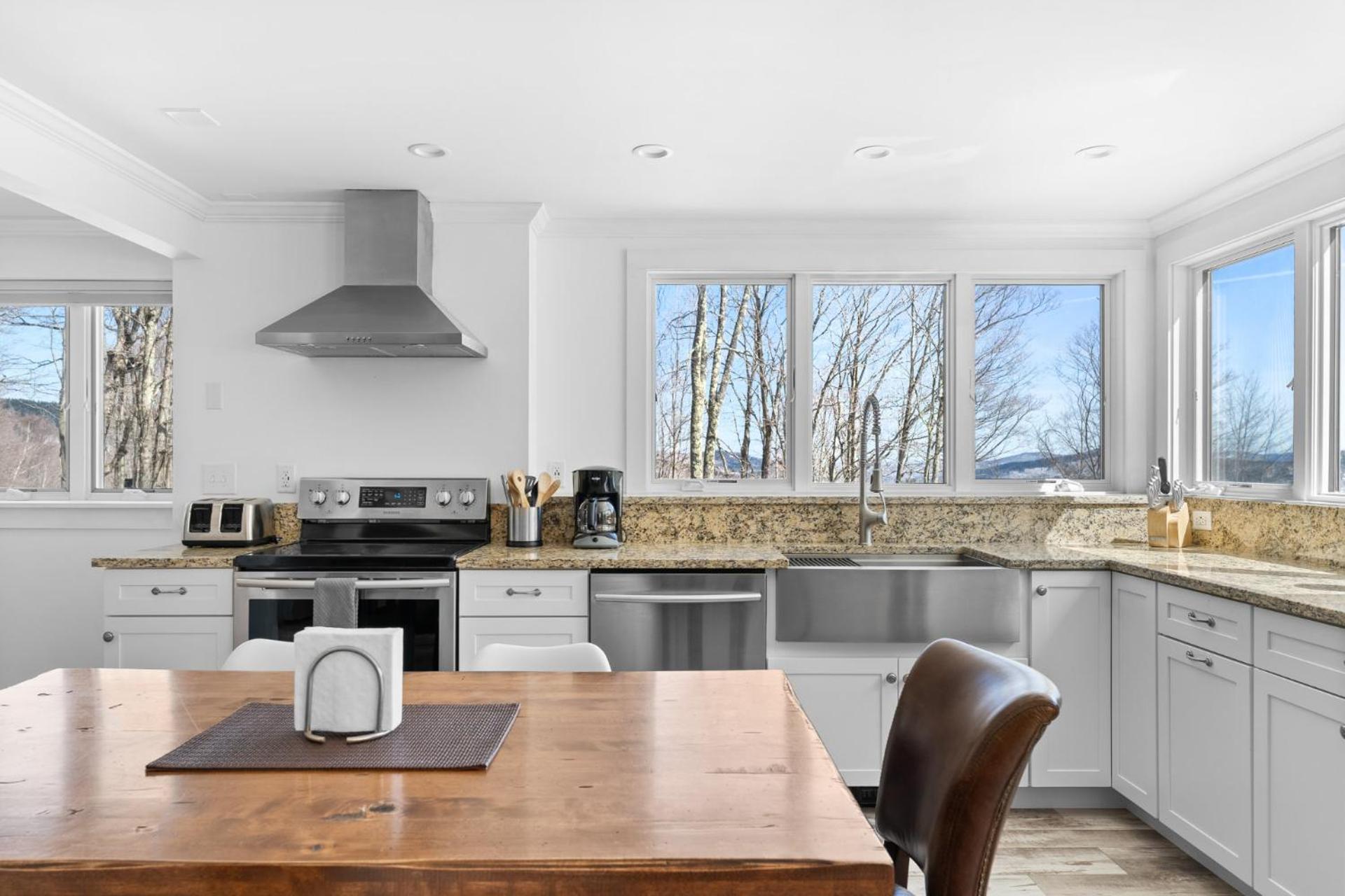 Trailside Village #7 - Slopeside 1BR with Hot Tub, Sauna and BBQ, Ski In Ski Out