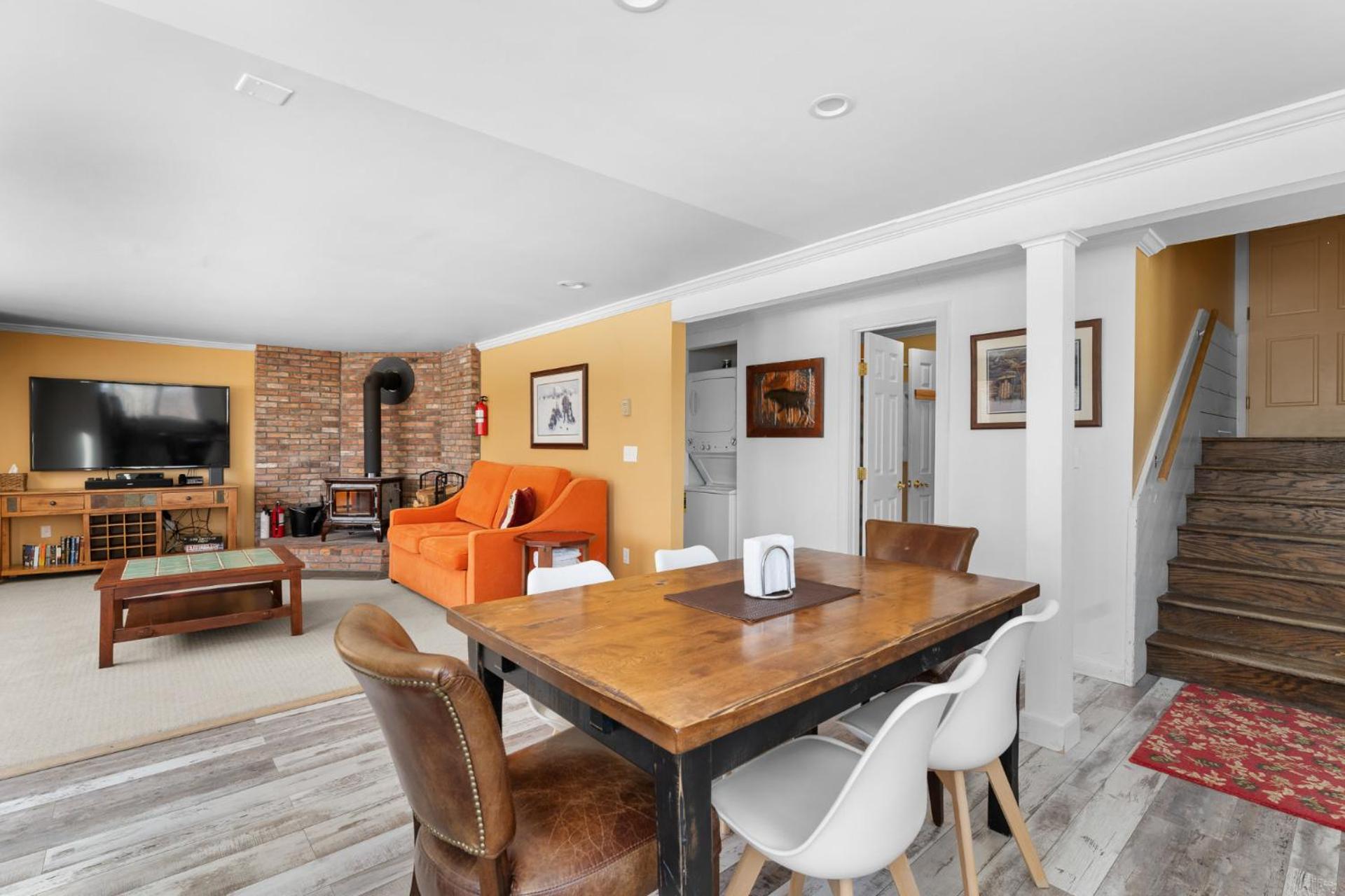 Trailside Village #7 - Slopeside 1BR with Hot Tub, Sauna and BBQ, Ski In Ski Out
