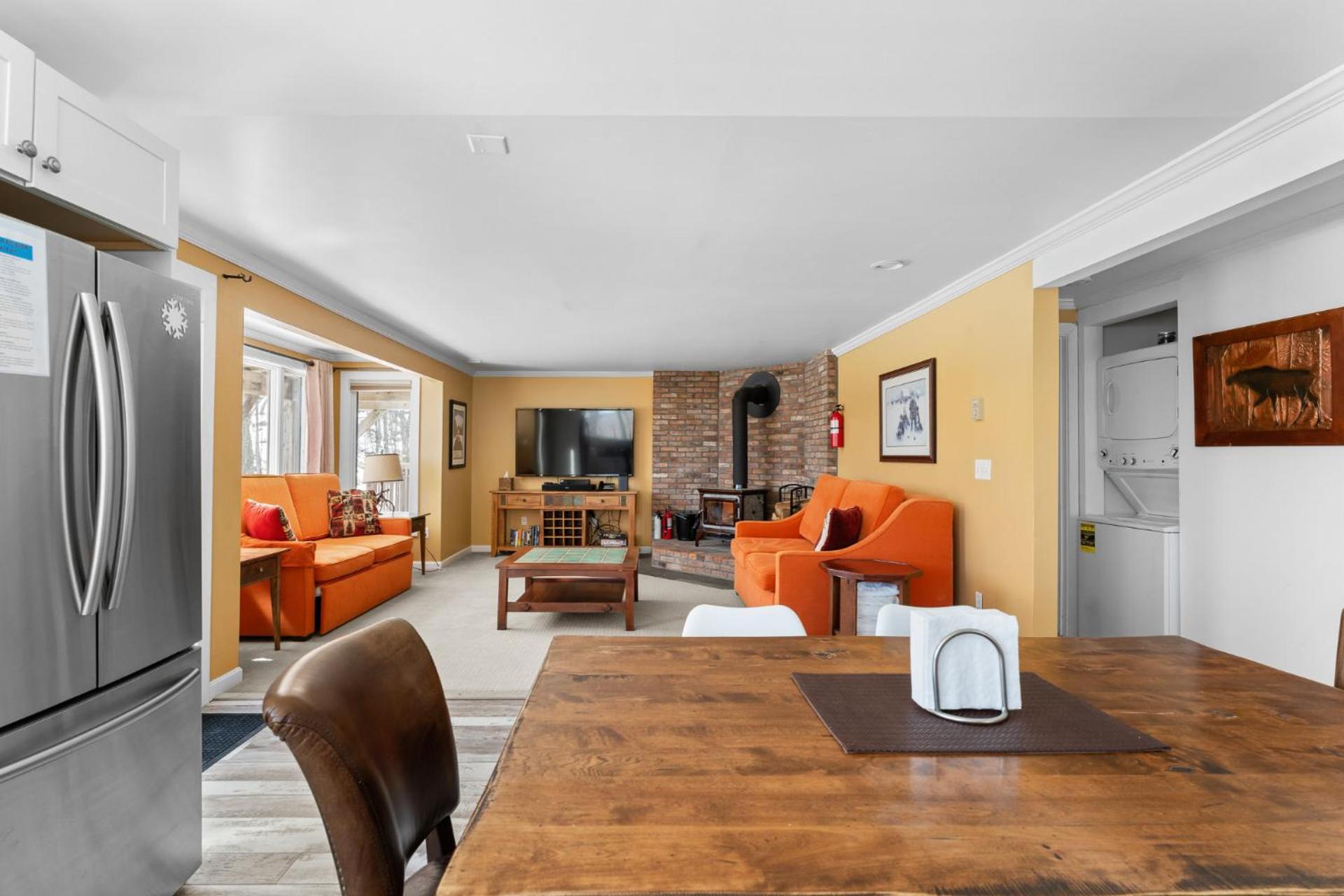 Trailside Village #7 - Slopeside 1BR with Hot Tub, Sauna and BBQ, Ski In Ski Out