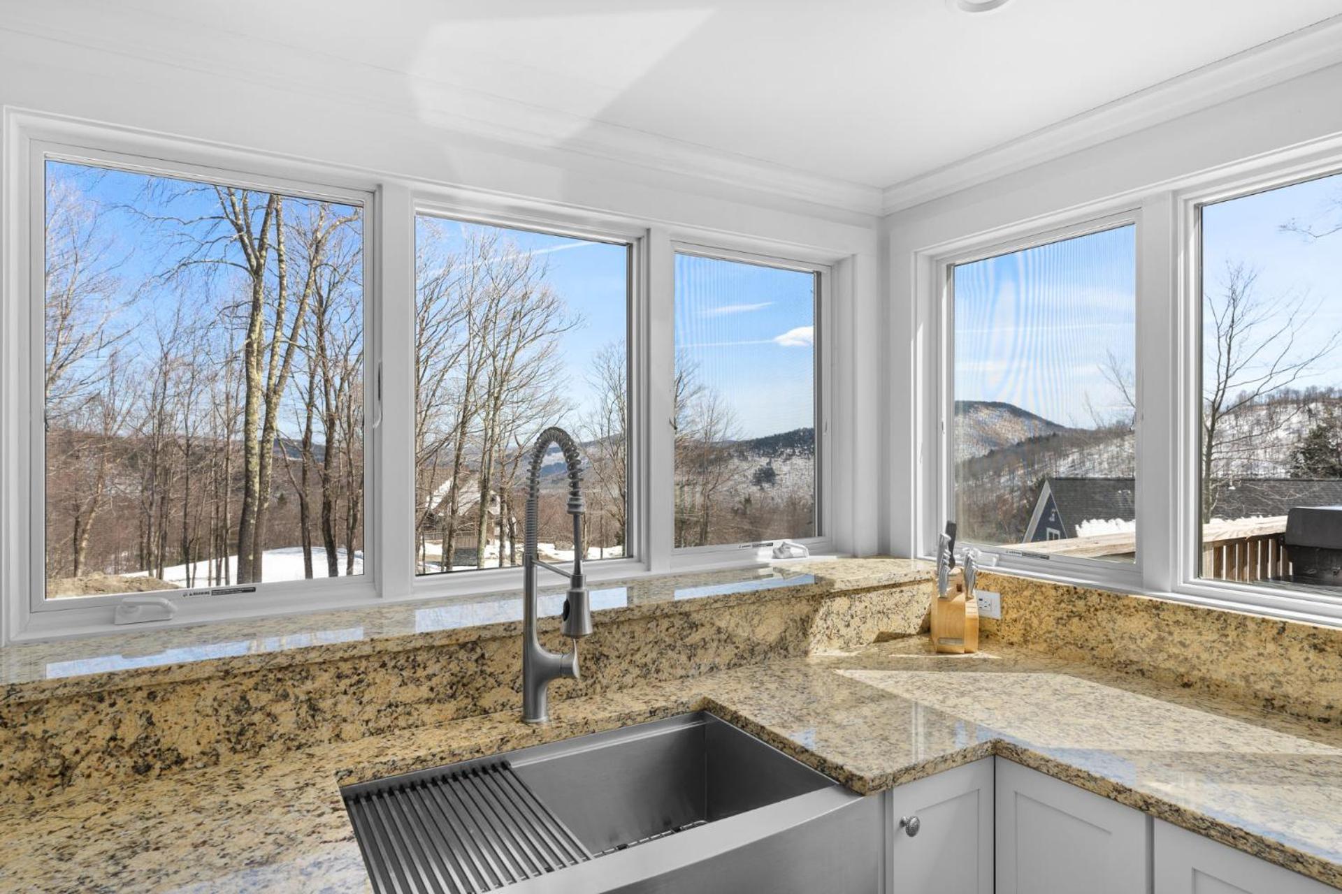 Trailside Village #7 - Slopeside 1BR with Hot Tub, Sauna and BBQ, Ski In Ski Out