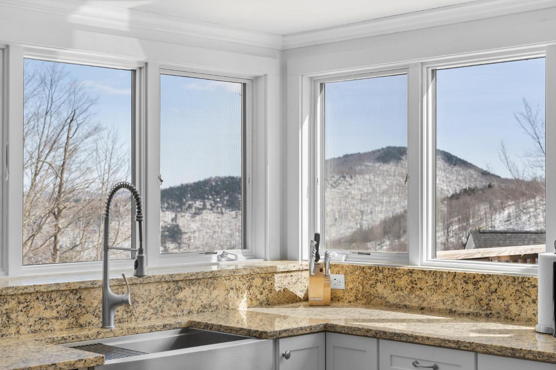 Trailside Village #7 - Slopeside 1BR with Hot Tub, Sauna and BBQ, Ski In Ski Out