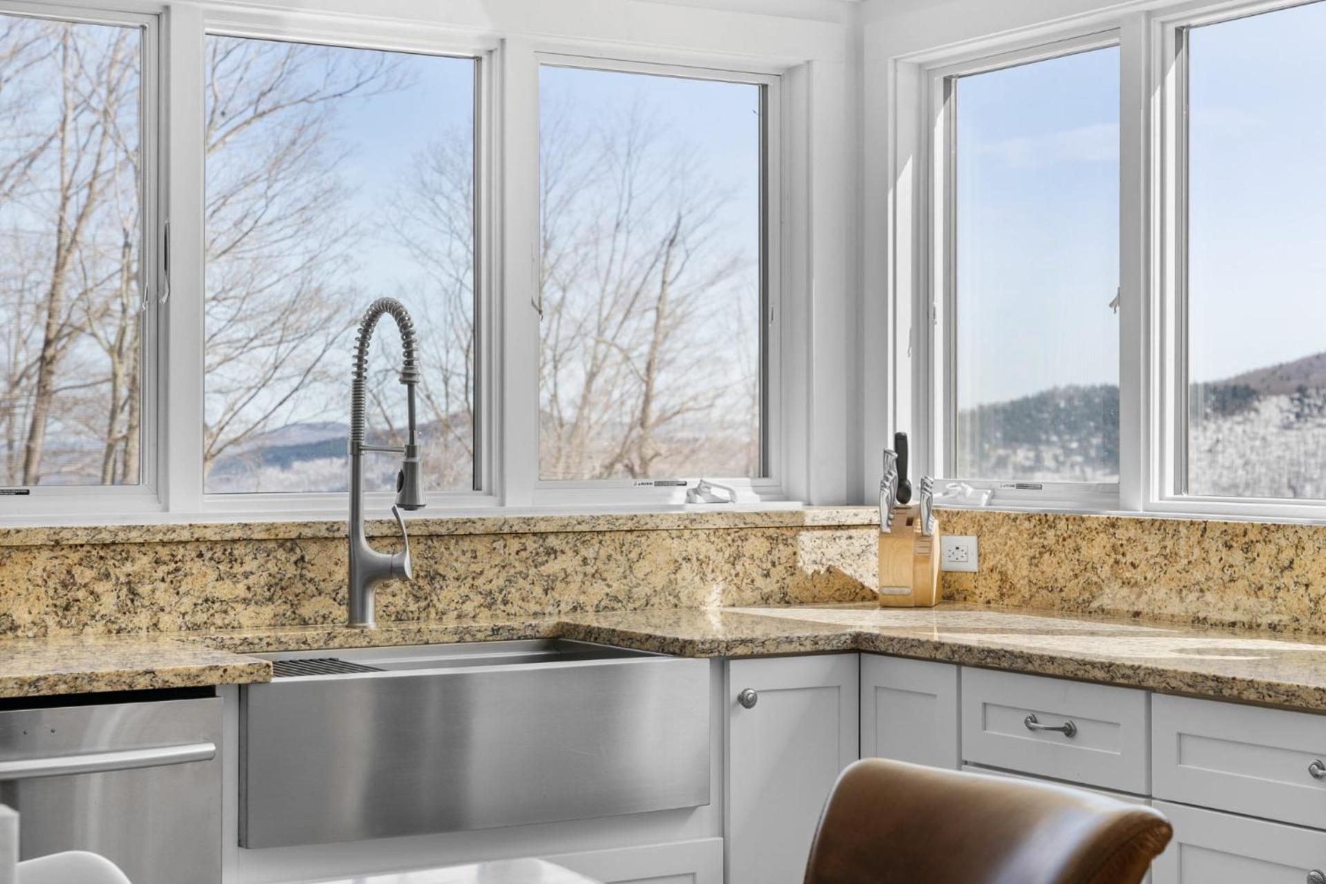 Trailside Village #7 - Slopeside 1BR with Hot Tub, Sauna and BBQ, Ski In Ski Out