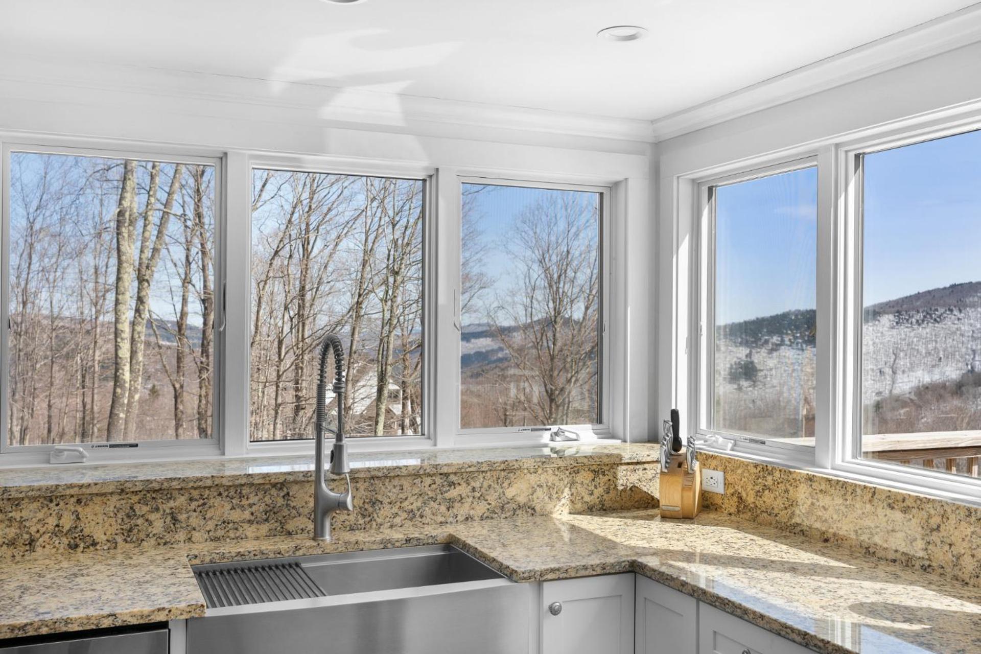 Trailside Village #7 - Slopeside 1BR with Hot Tub, Sauna and BBQ, Ski In Ski Out