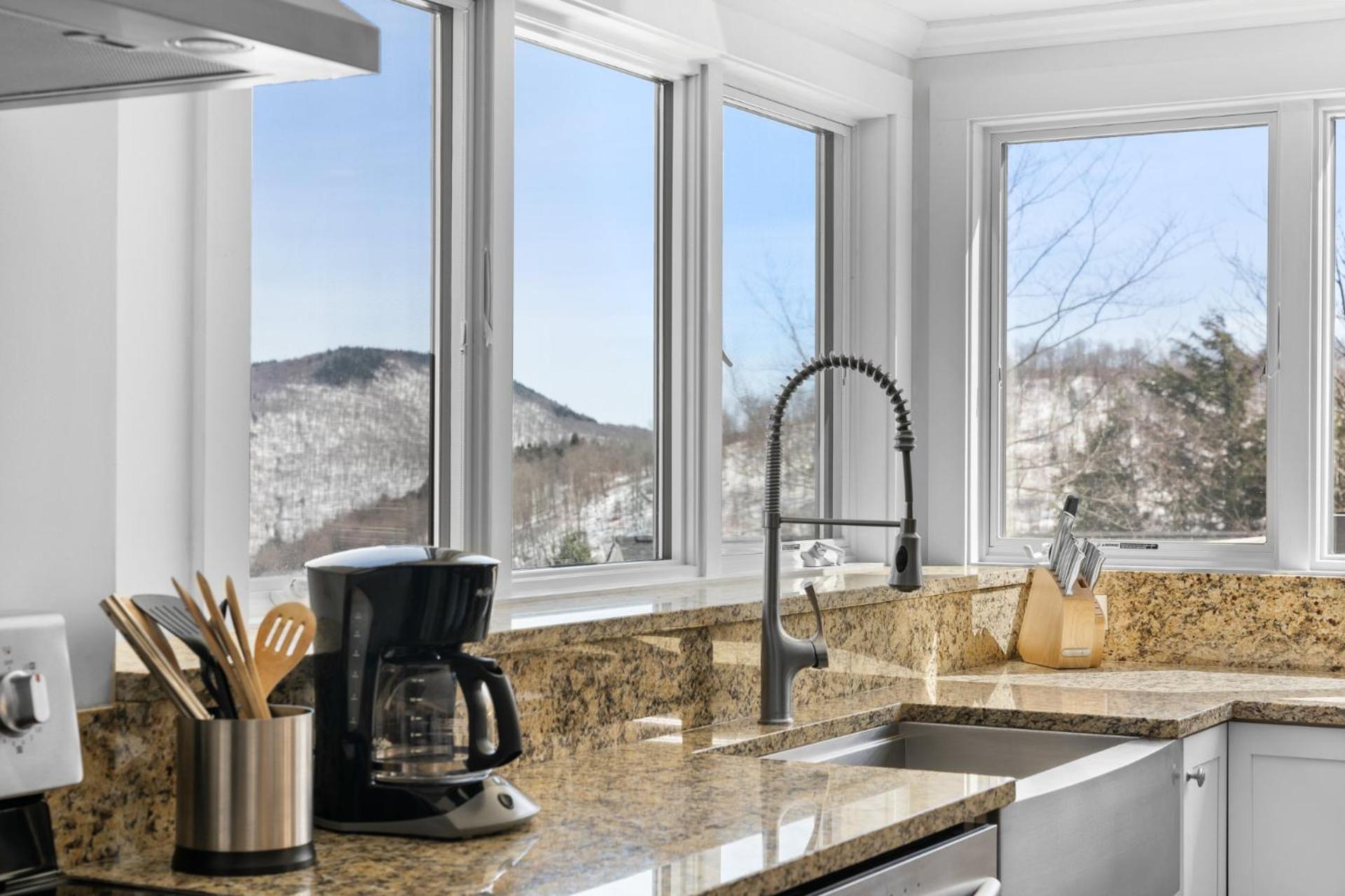 Trailside Village #7 - Slopeside 1BR with Hot Tub, Sauna and BBQ, Ski In Ski Out