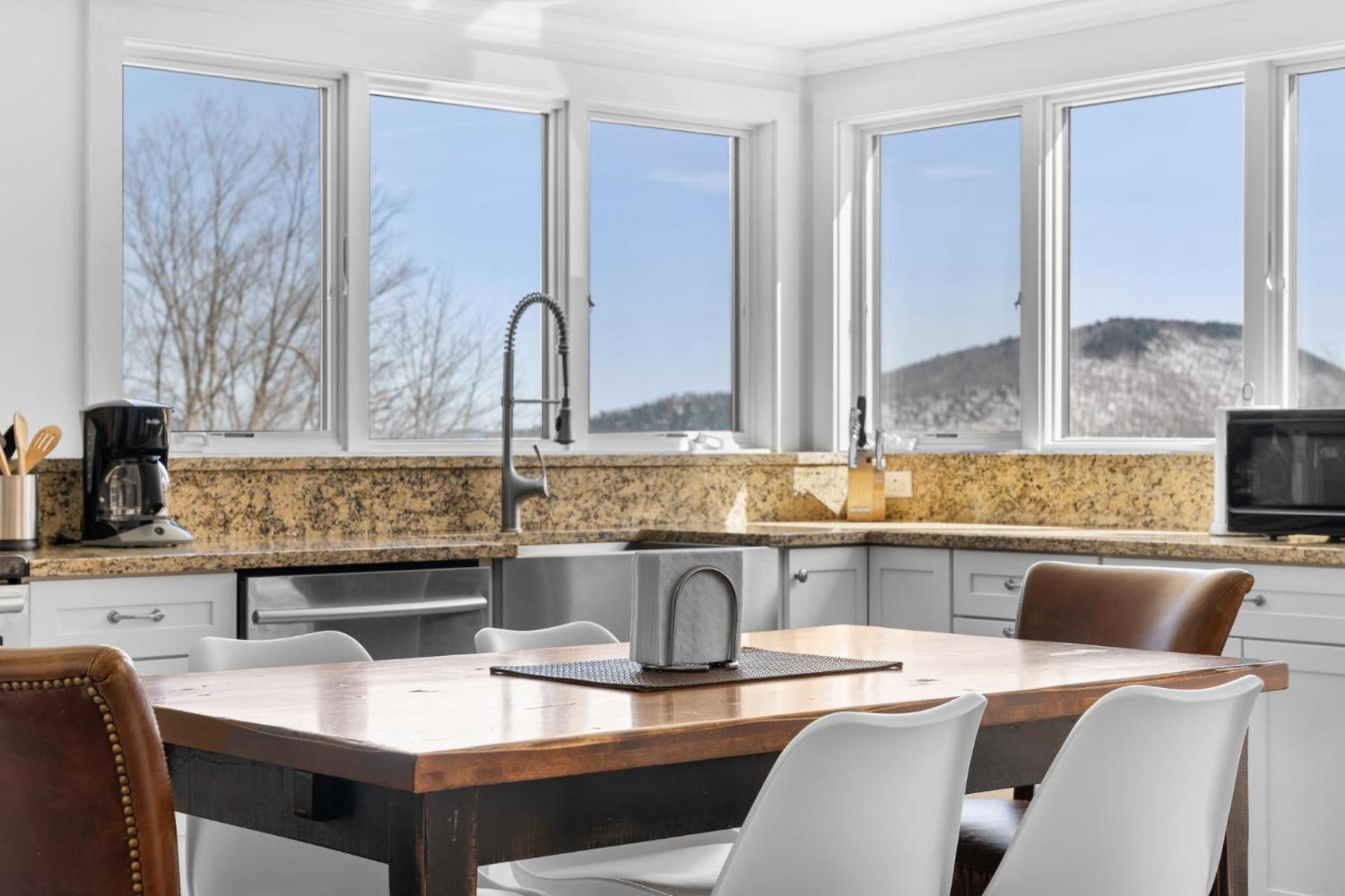 Trailside Village #7 - Slopeside 1BR with Hot Tub, Sauna and BBQ, Ski In Ski Out