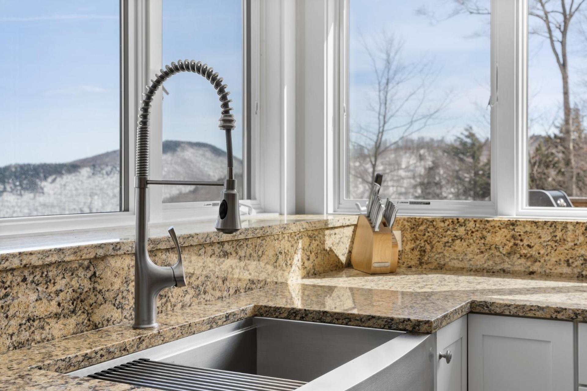 Trailside Village #7 - Slopeside 1BR with Hot Tub, Sauna and BBQ, Ski In Ski Out