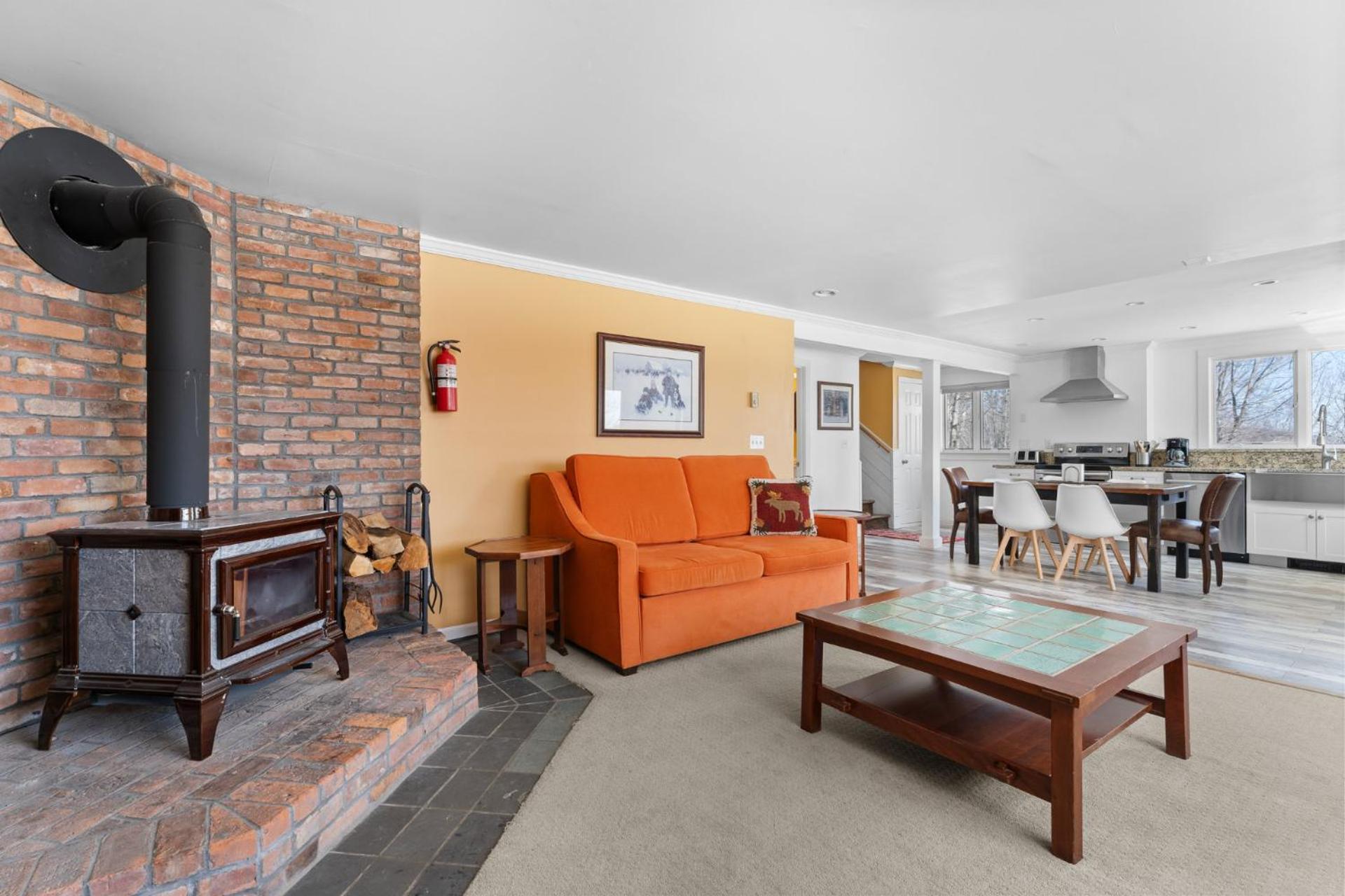 Trailside Village #7 - Slopeside 1BR with Hot Tub, Sauna and BBQ, Ski In Ski Out