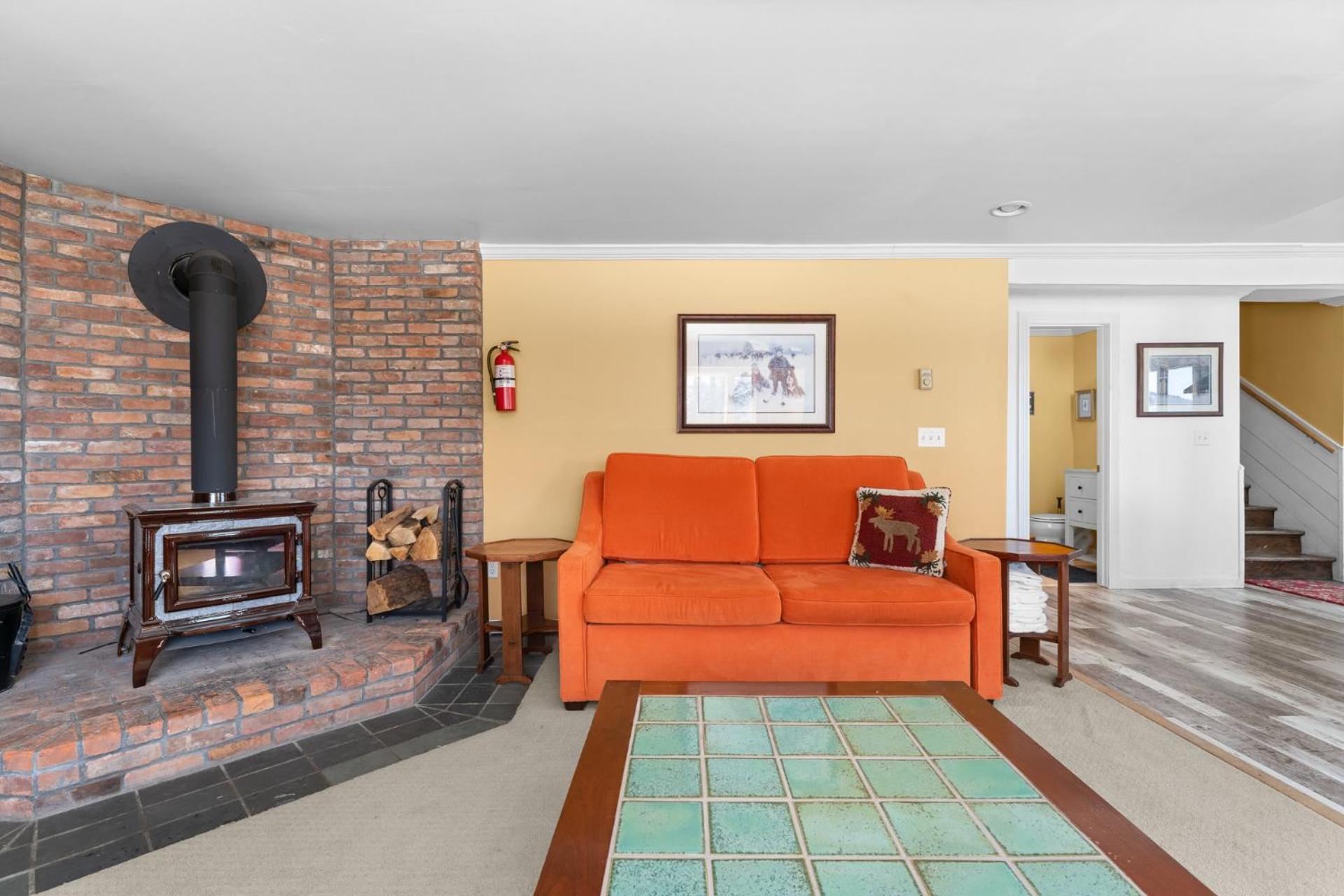 Trailside Village #7 - Slopeside 1BR with Hot Tub, Sauna and BBQ, Ski In Ski Out