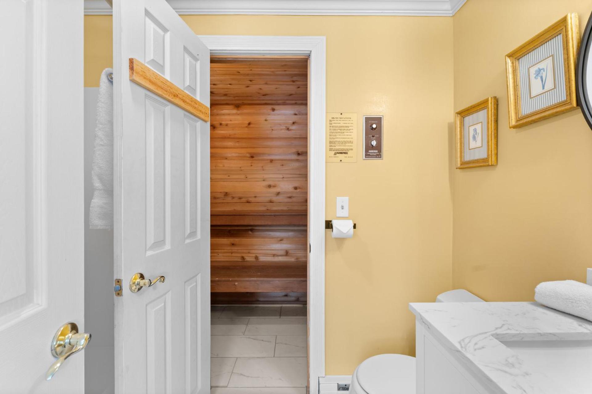 Trailside Village #7 - Slopeside 1BR with Hot Tub, Sauna and BBQ, Ski In Ski Out