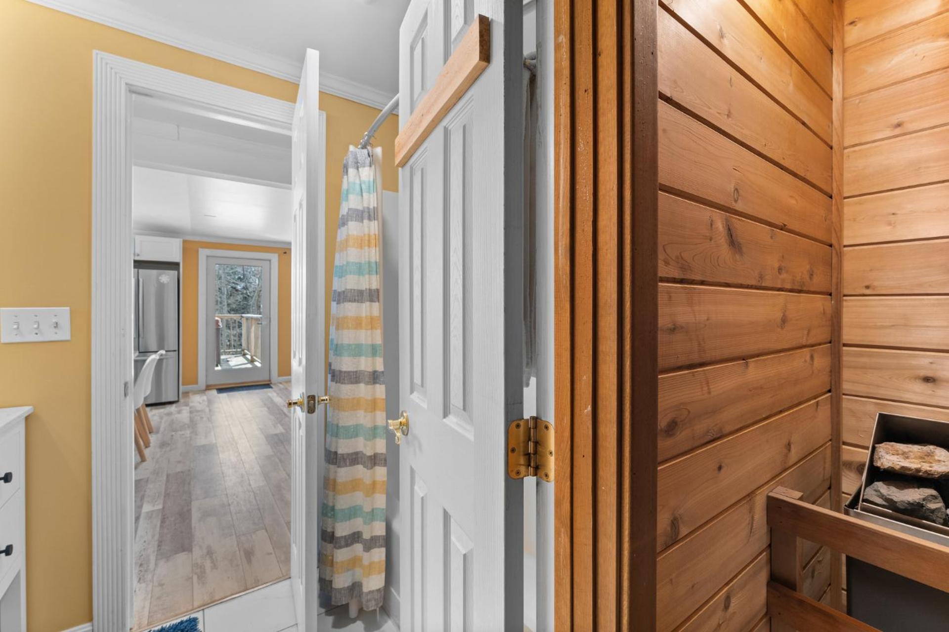 Trailside Village #7 - Slopeside 1BR with Hot Tub, Sauna and BBQ, Ski In Ski Out