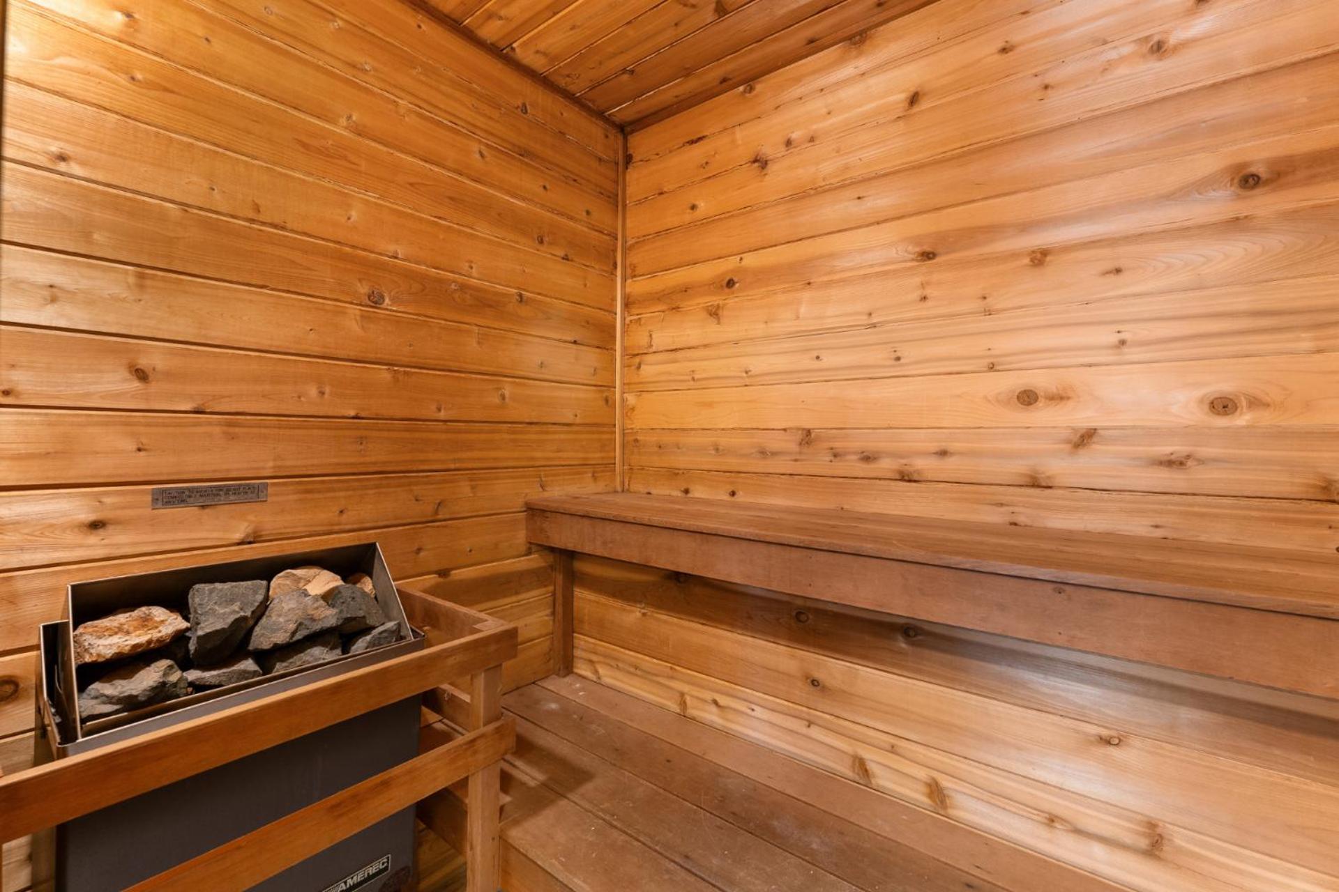 Trailside Village #7 - Slopeside 1BR with Hot Tub, Sauna and BBQ, Ski In Ski Out