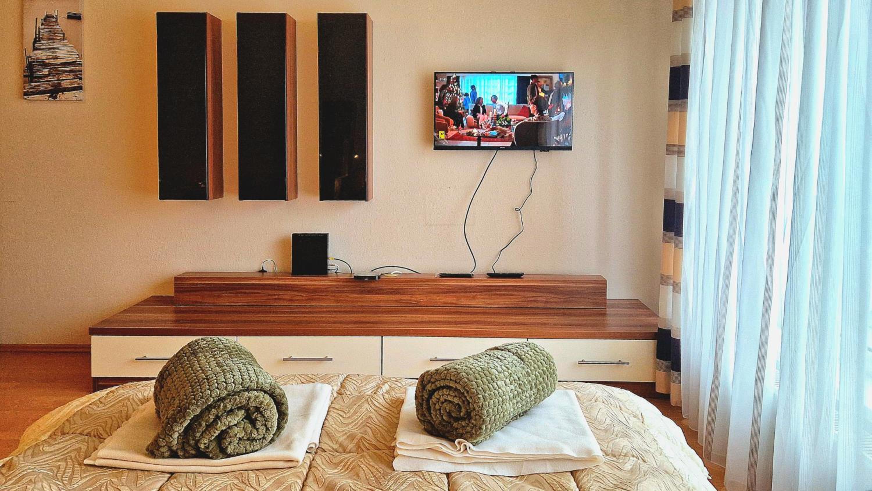 H10 Apartment with FREE PARKING