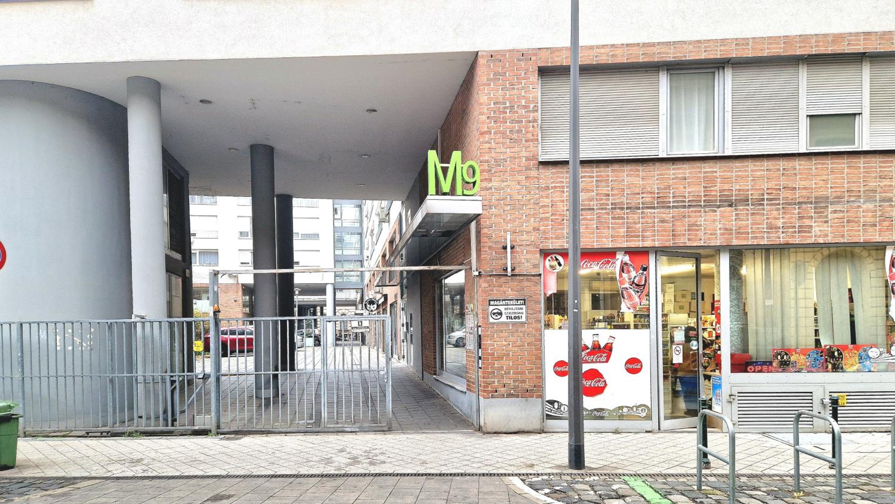 H10 Apartment with FREE PARKING