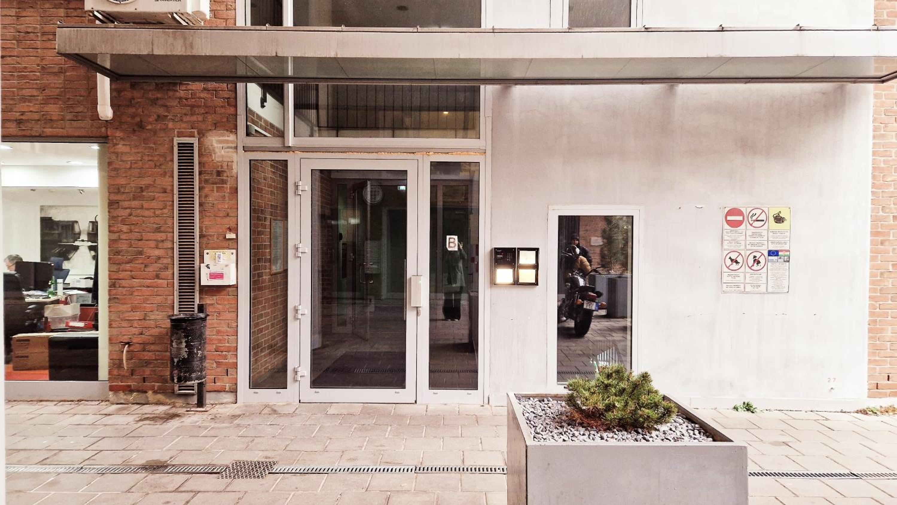 H10 Apartment with FREE PARKING