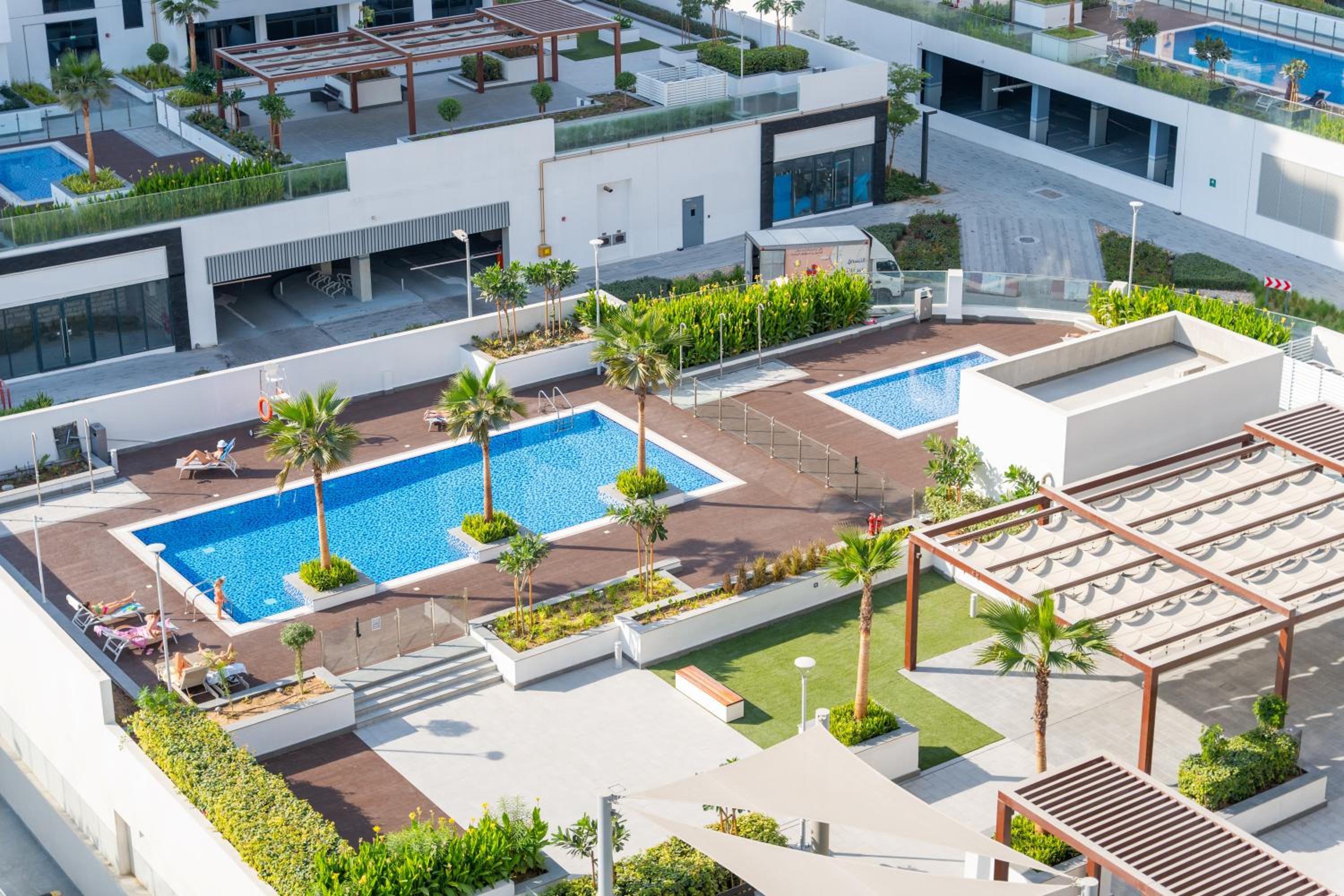 Studio next Dubai Mall with pool