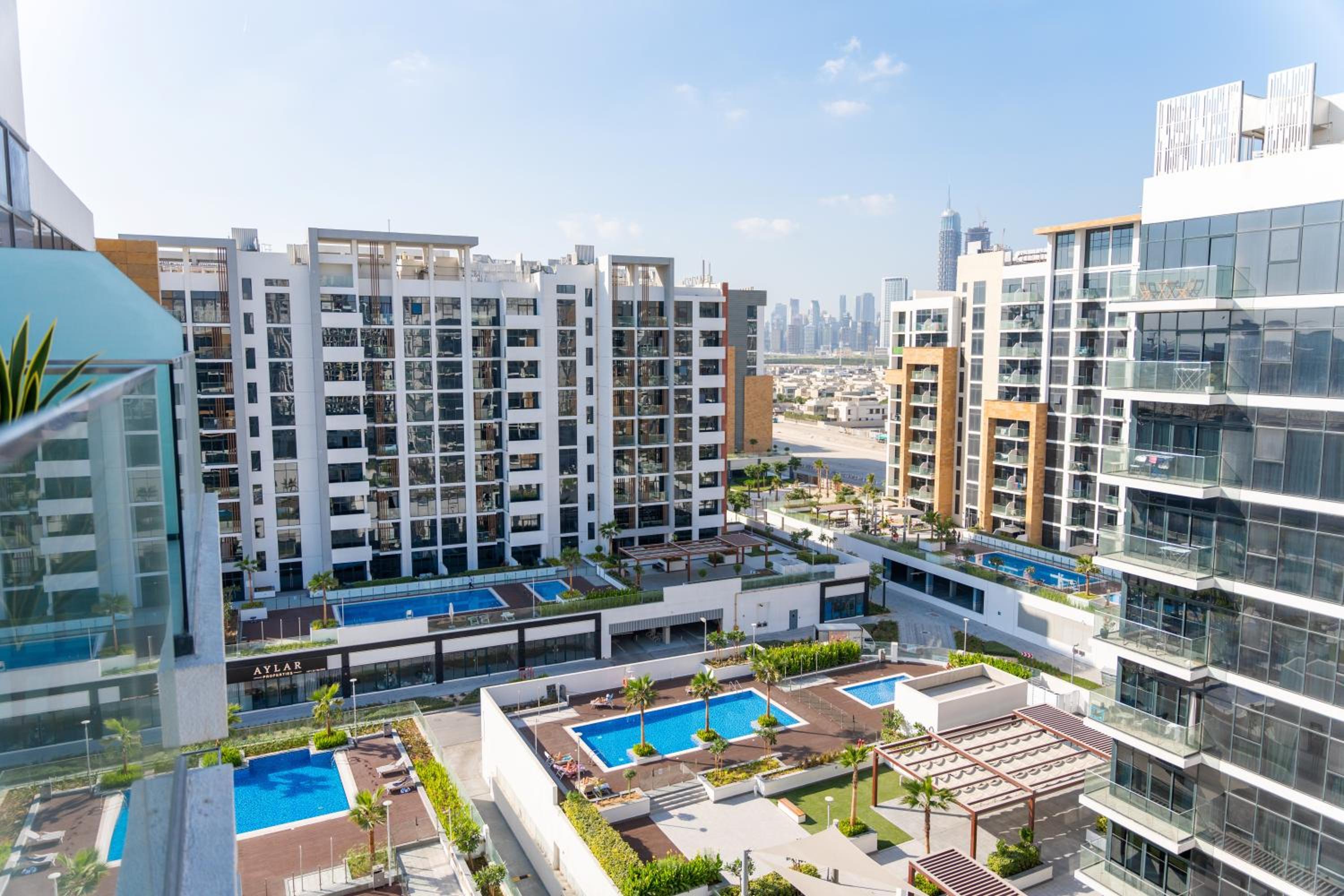 Studio next Dubai Mall with pool