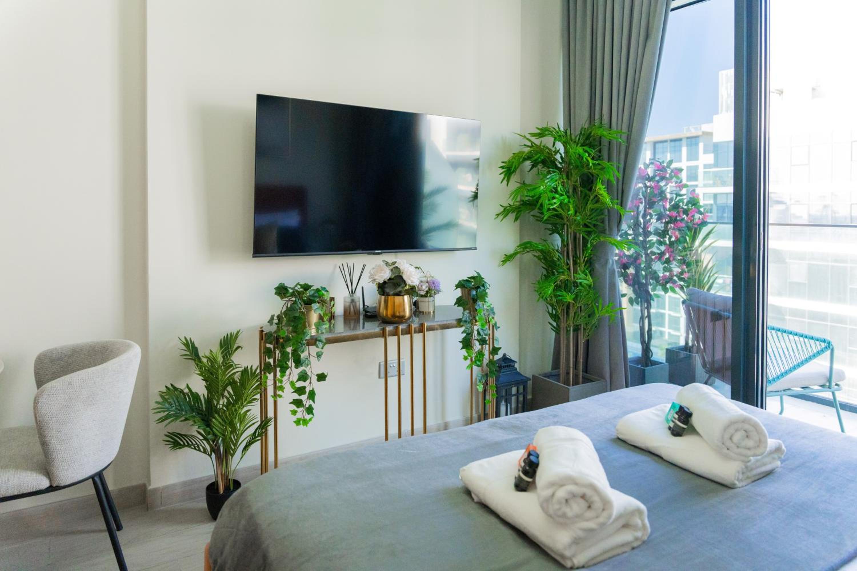 Studio next Dubai Mall with pool