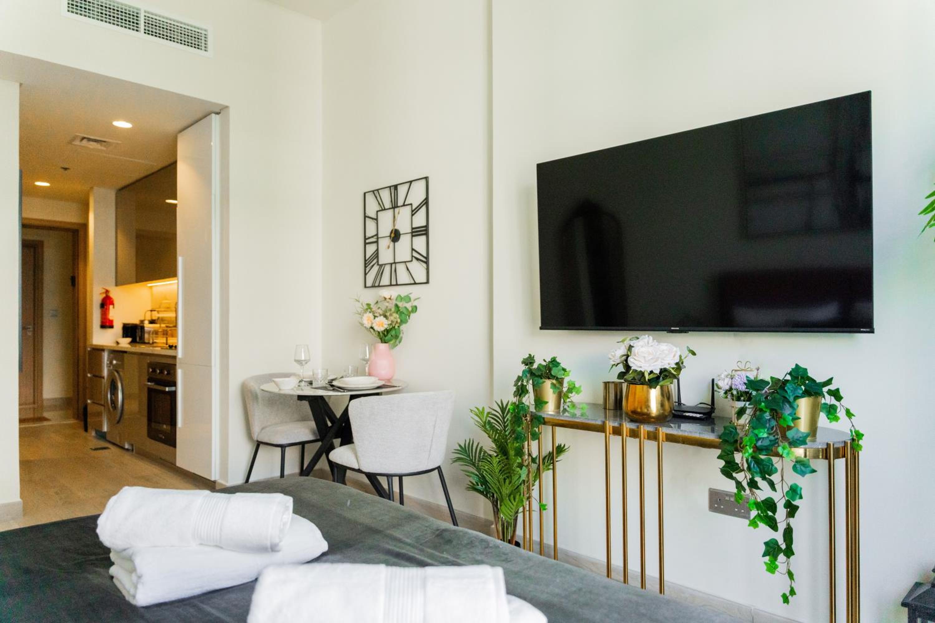Studio next Dubai Mall with pool