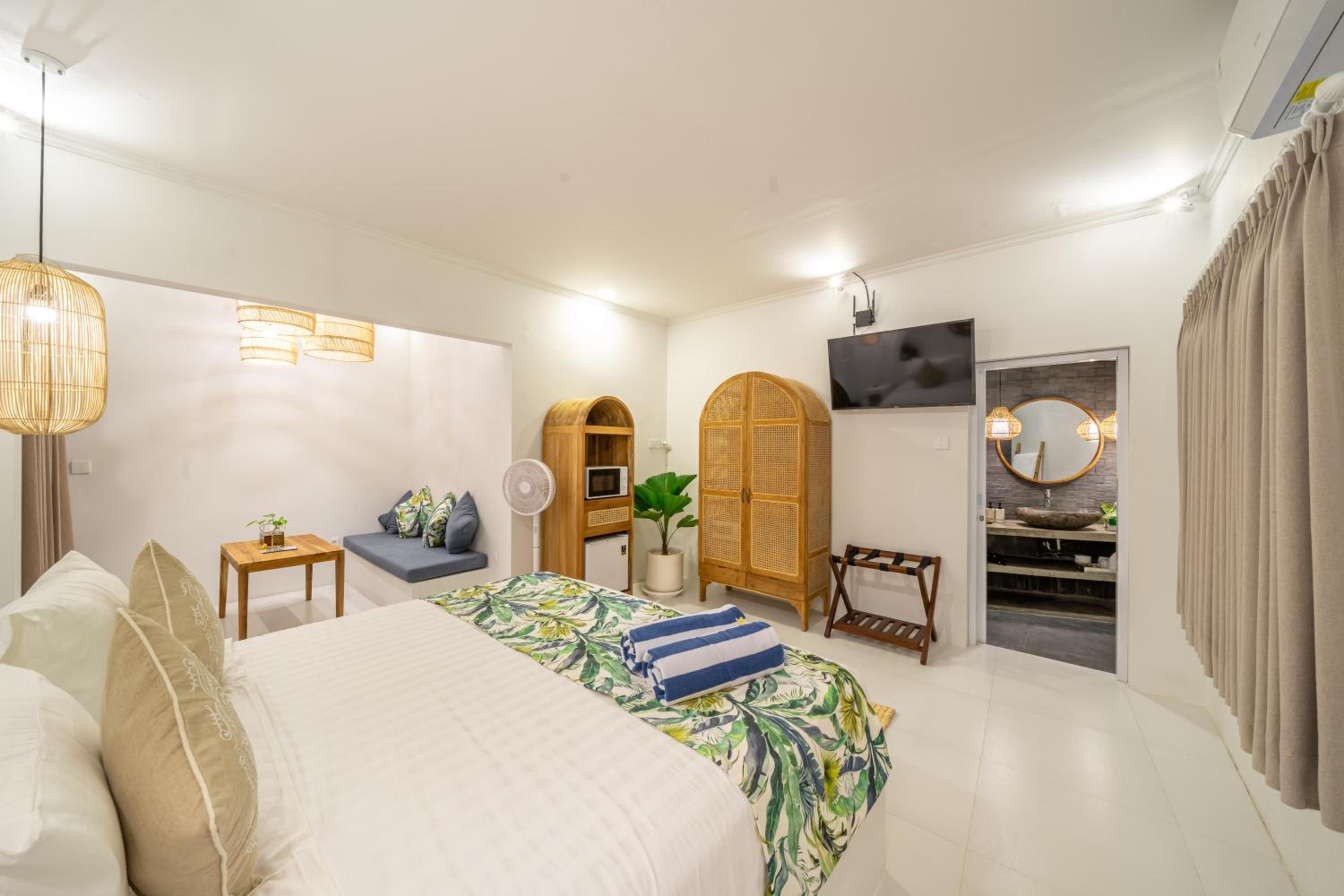 The Hepburn Seminyak ADULTS ONLY Chic Boutique Room with Pool 900m Walk to Beach