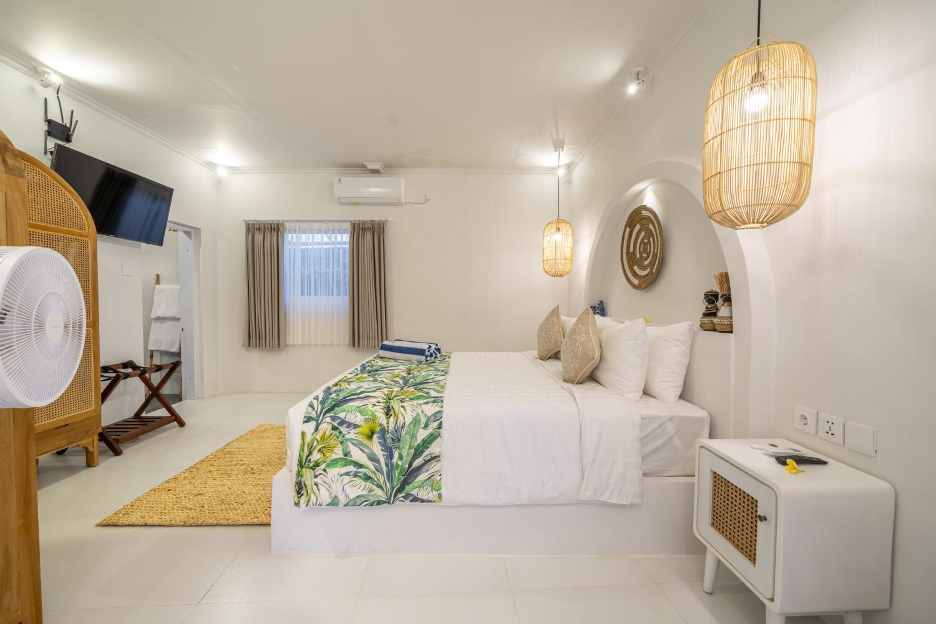 The Hepburn Seminyak ADULTS ONLY Chic Boutique Room with Pool 900m Walk to Beach