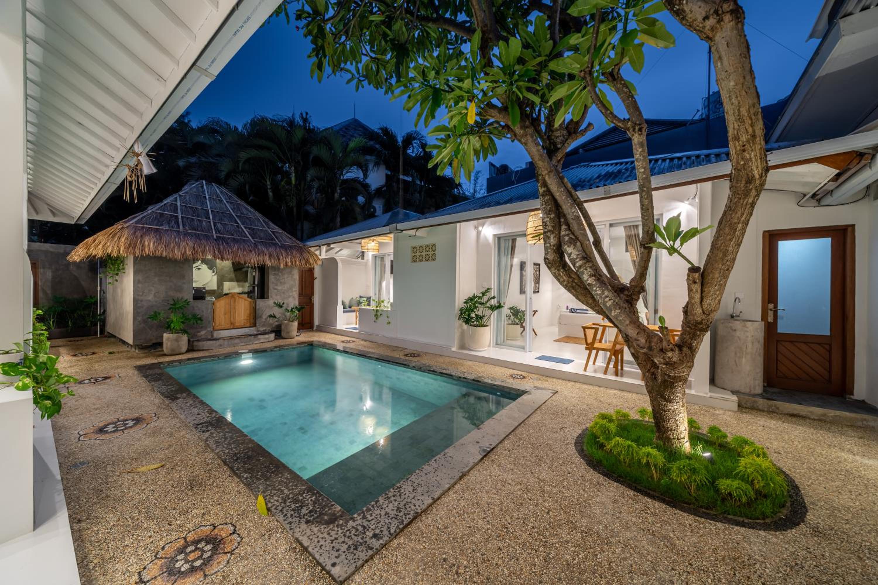 The Hepburn Seminyak ADULTS ONLY Chic Boutique Room with Pool 900m Walk to Beach