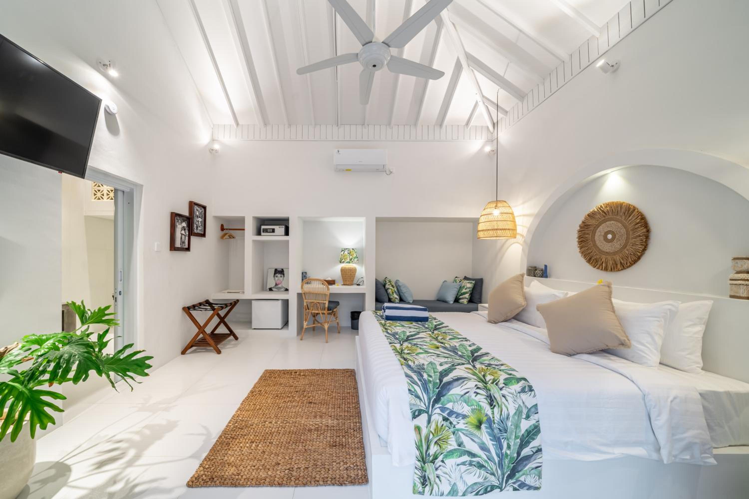 The Hepburn Seminyak ADULTS ONLY Chic Boutique Room with Pool 900m Walk to Beach