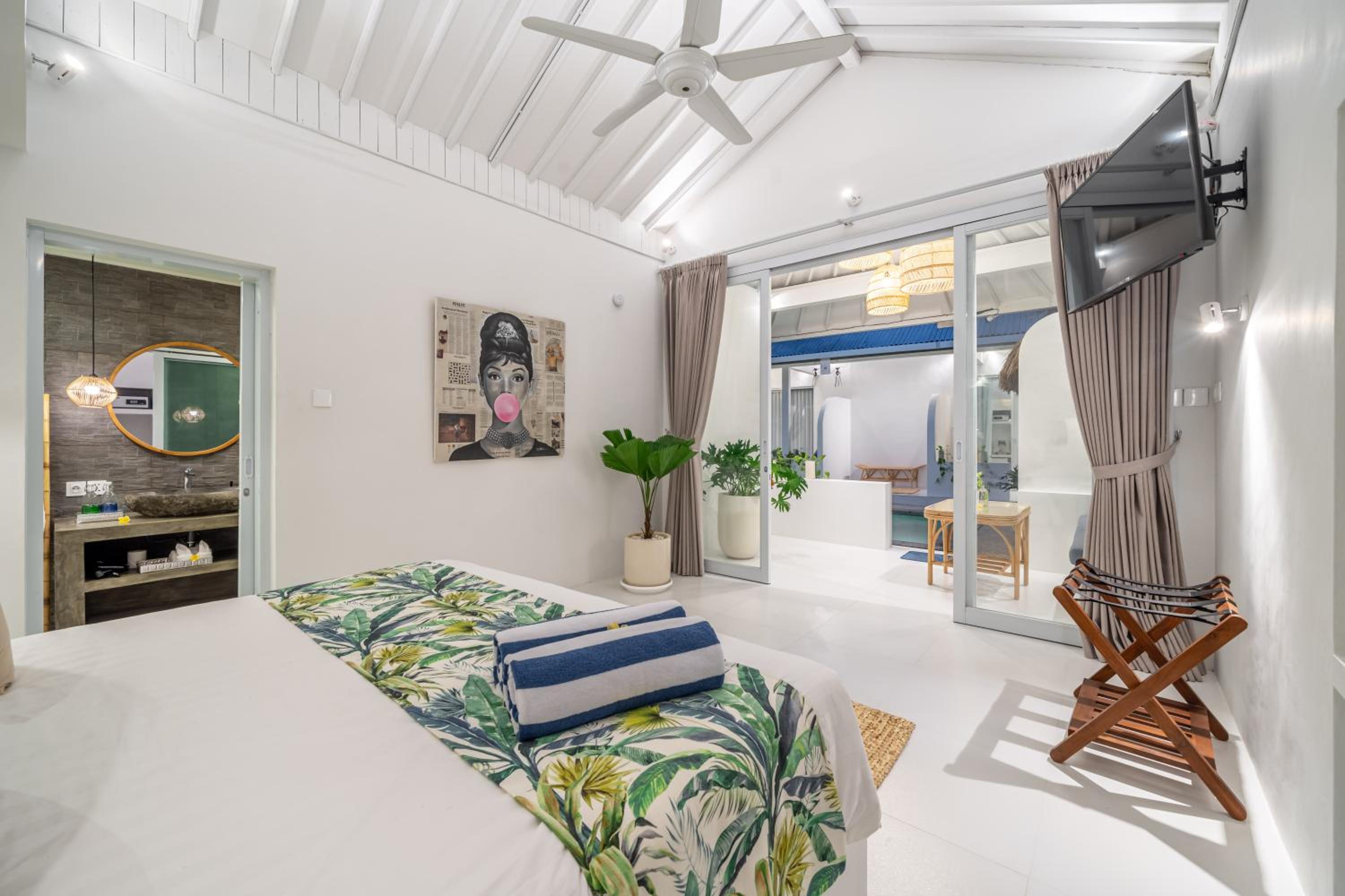 The Hepburn Seminyak ADULTS ONLY Chic Boutique Room with Pool 900m Walk to Beach