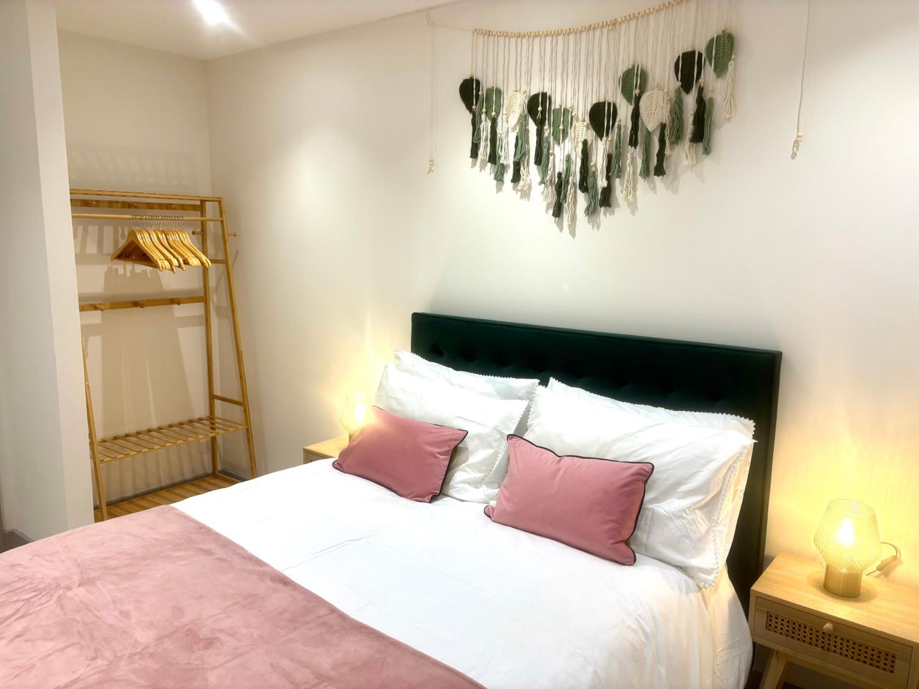 Poole Quay Seaside Escape-free parking 3 mins away