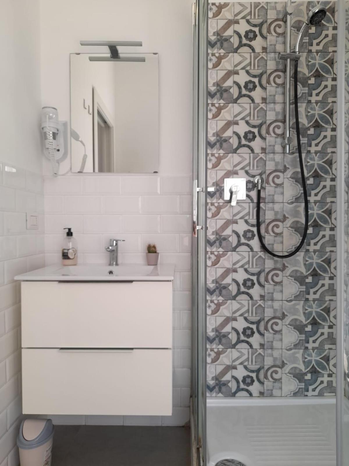 -L' Oasi Del Turista, Room 1- CENTRAL STATION