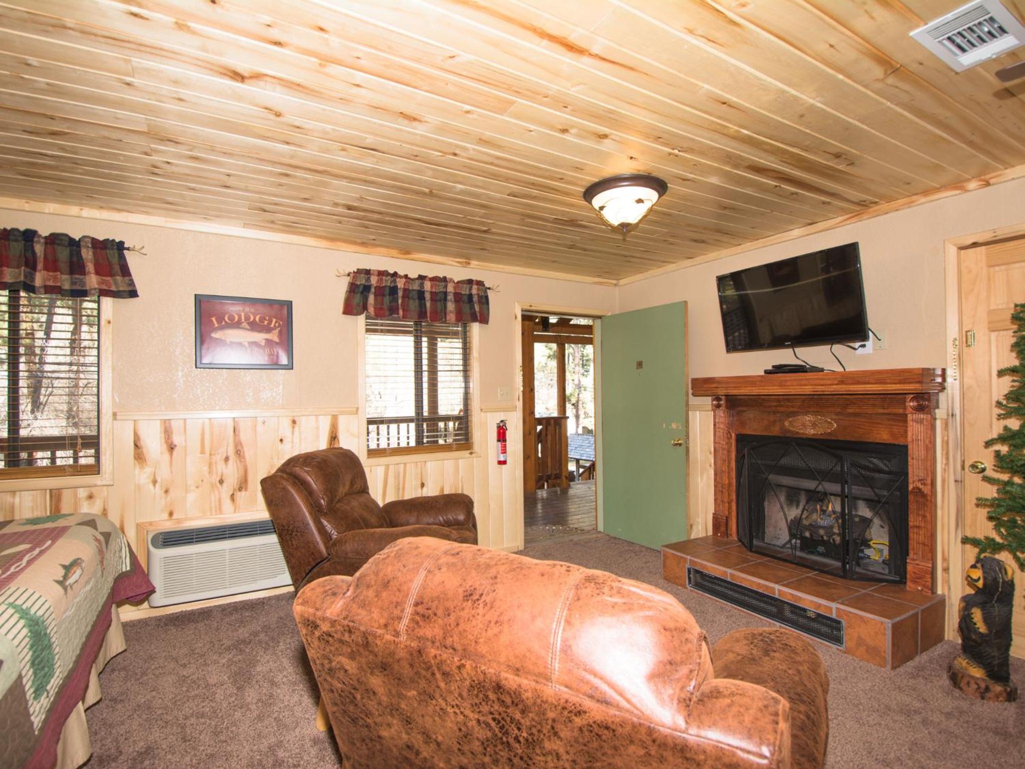 Upper Canyon Inn & Cabins