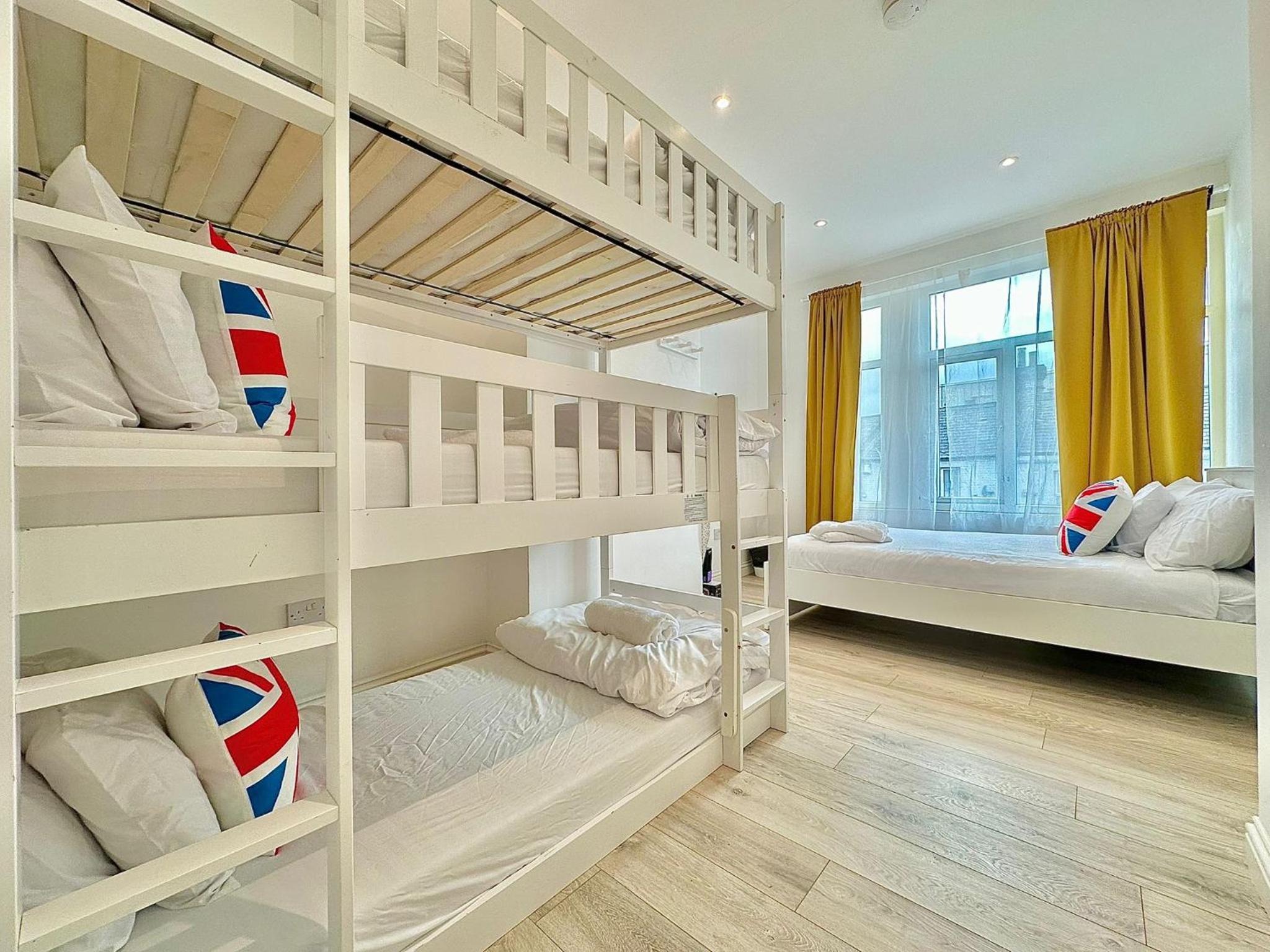 Flat A Garrat Lane