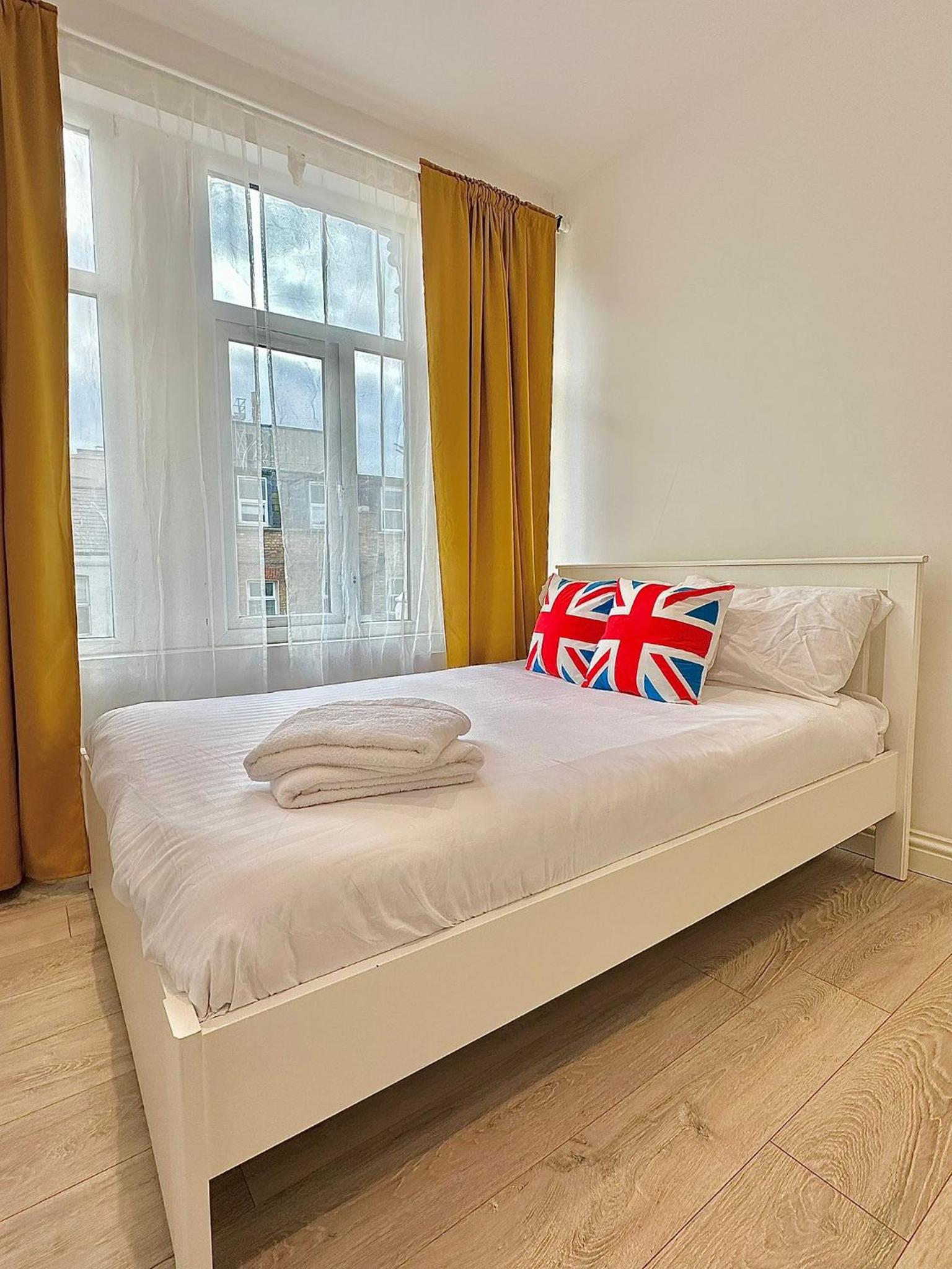 Flat A Garrat Lane