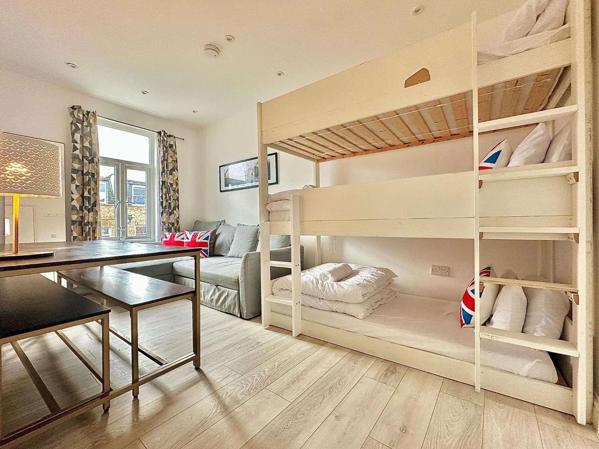 Flat A Garrat Lane