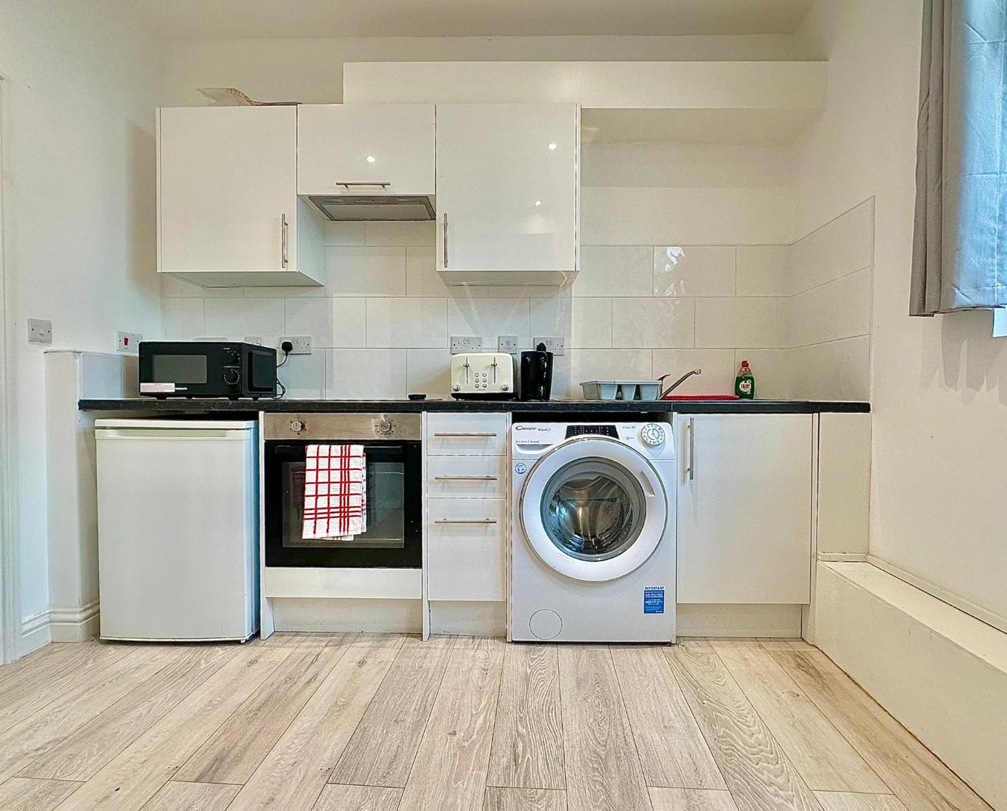 Flat A Garrat Lane