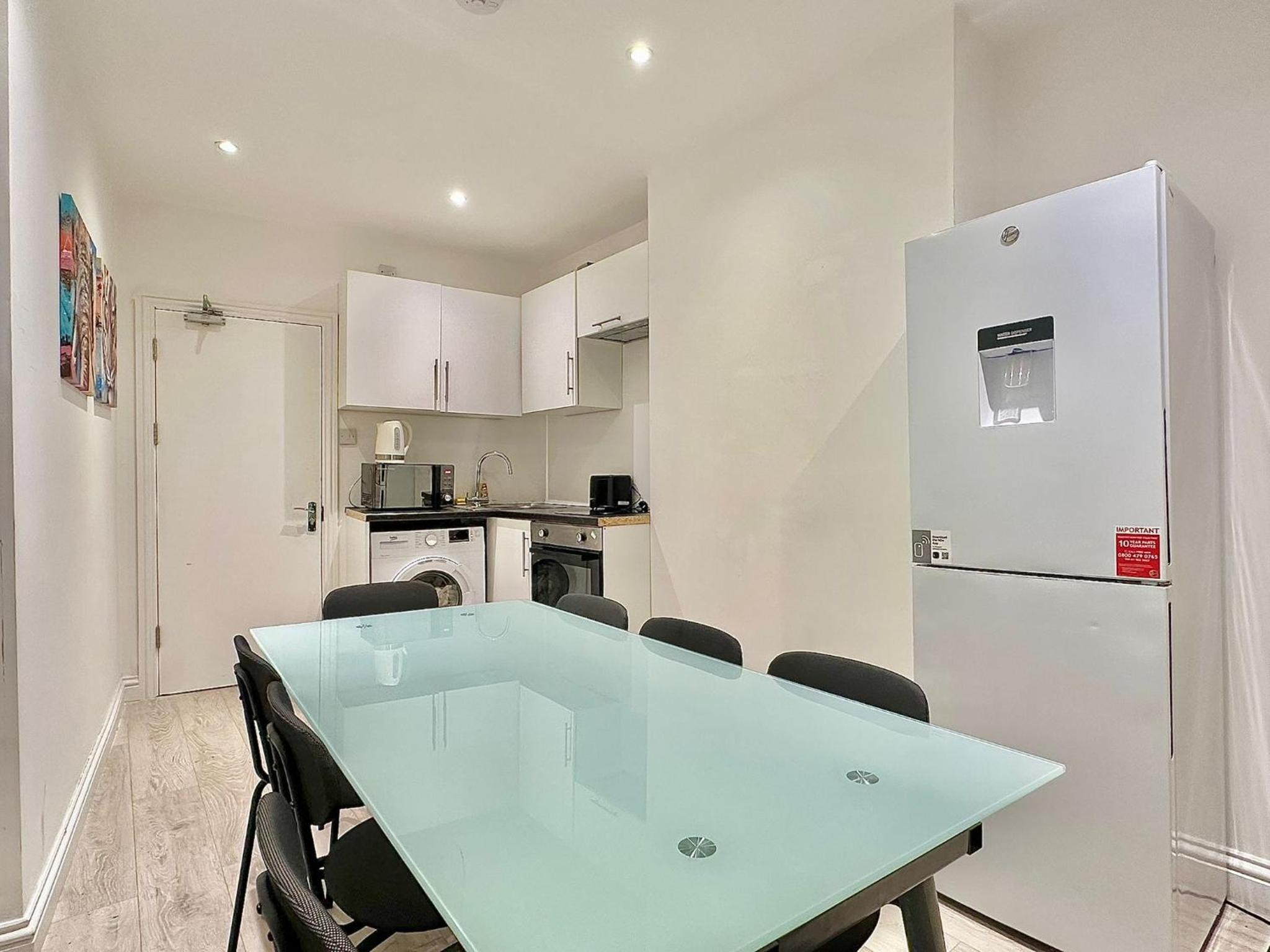 Flat B Garrat Lane