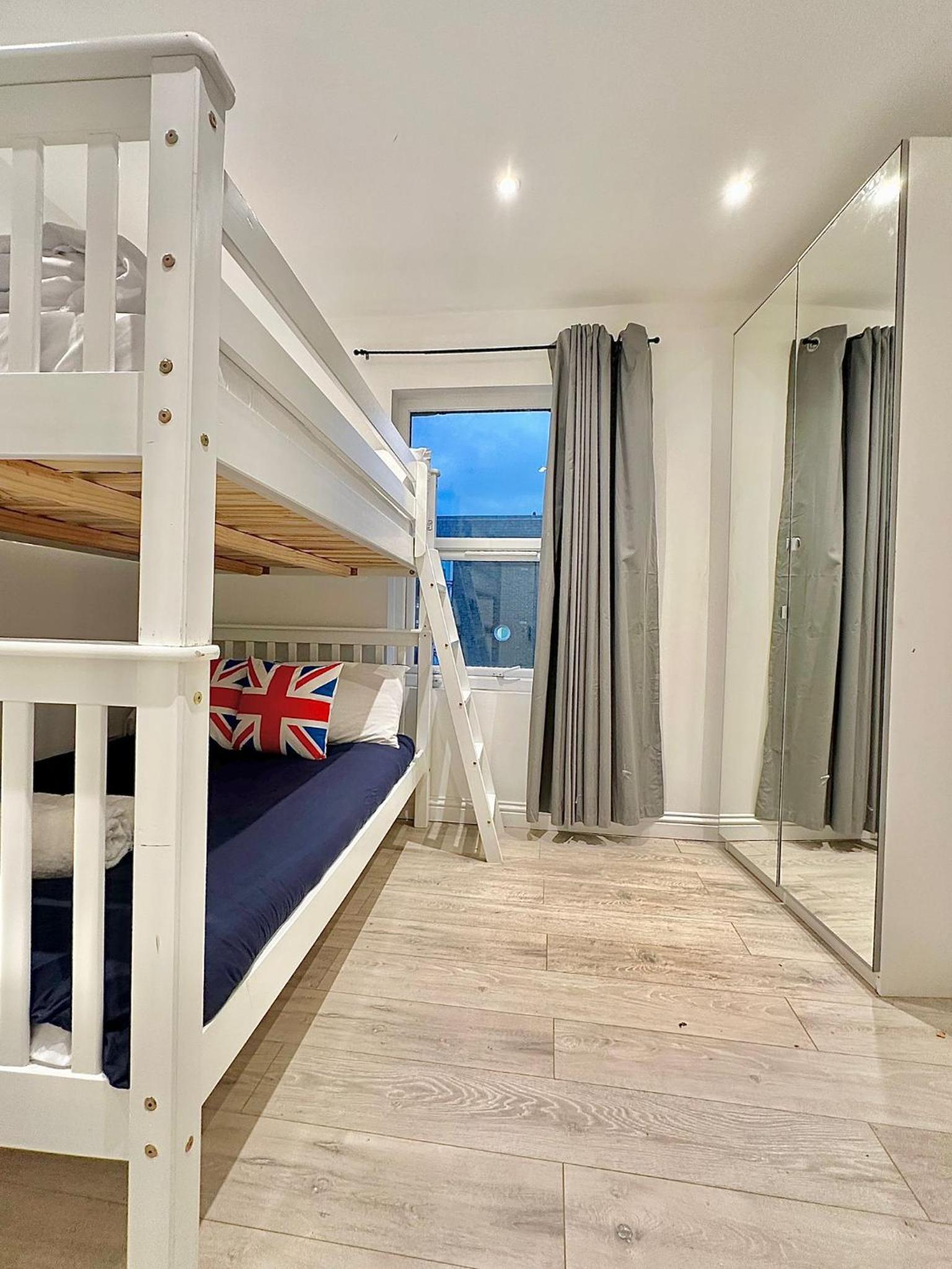 Flat B Garrat Lane