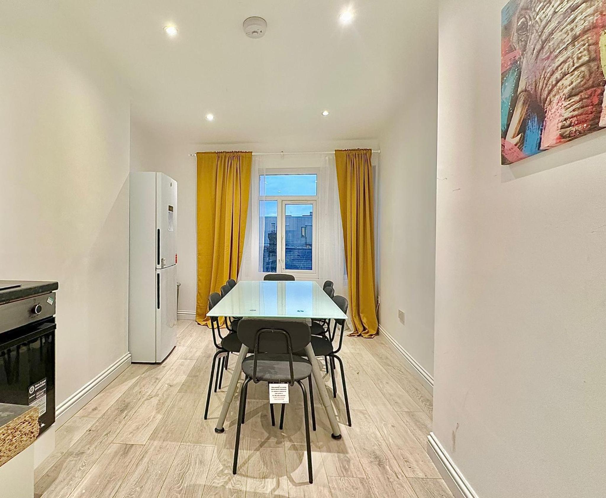 Flat B Garrat Lane