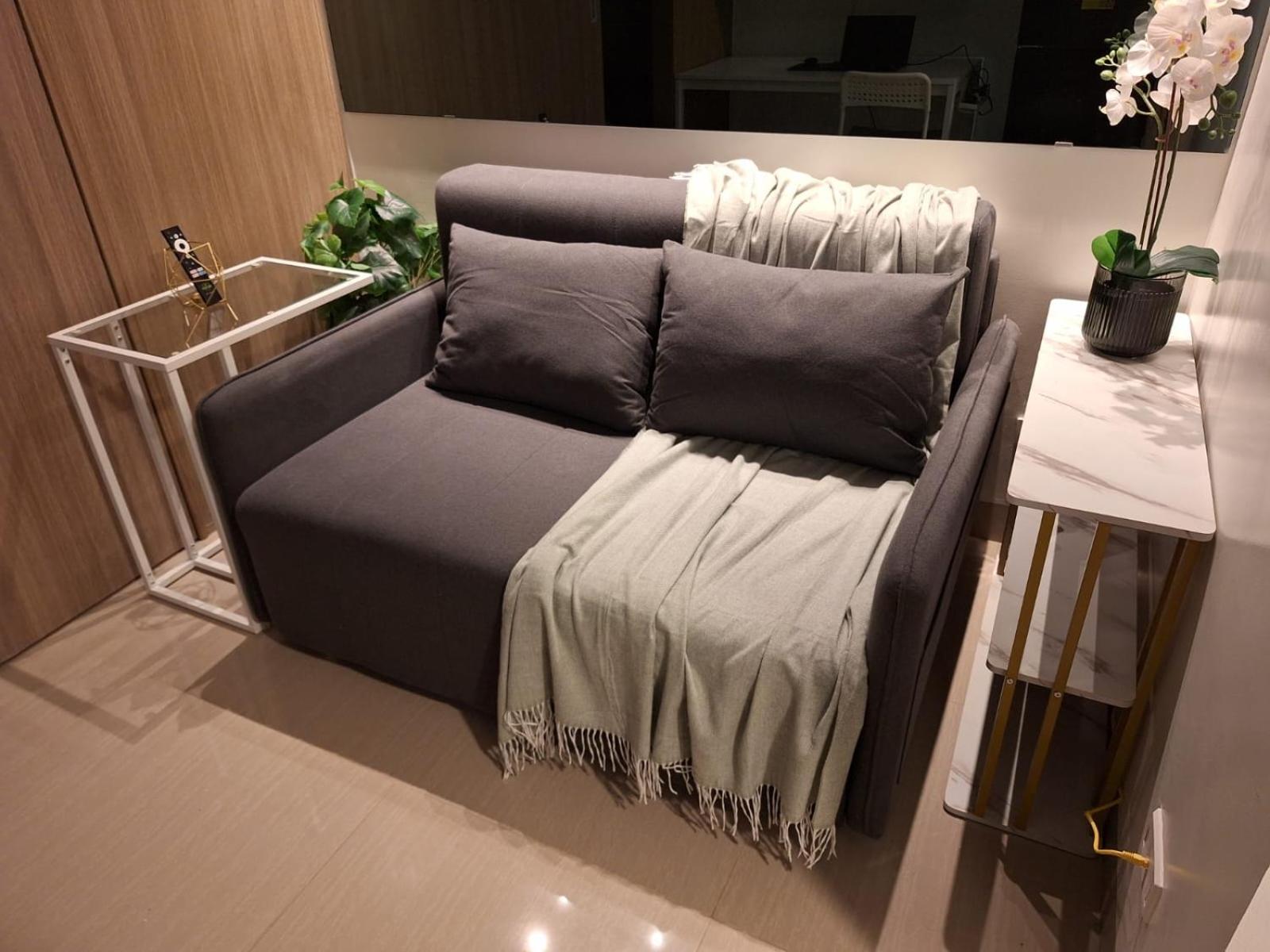Velvet Room near MOA with a Cozy, Comfy Bed