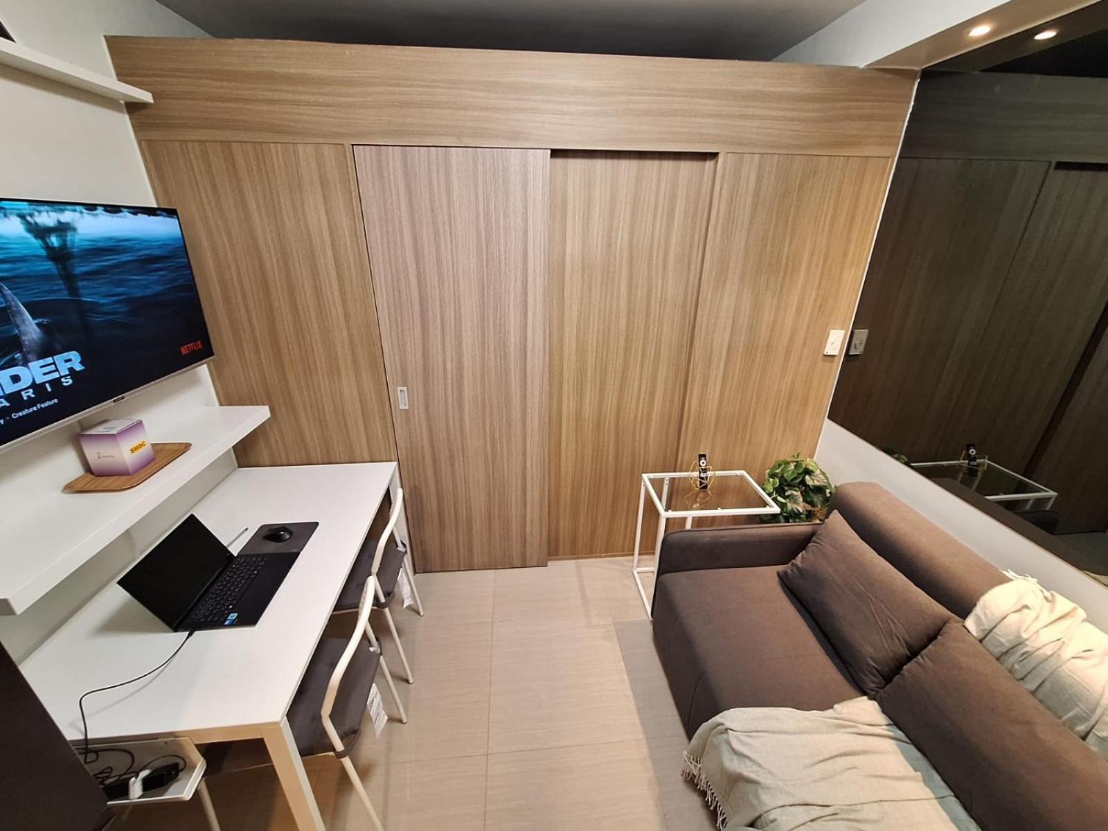 Velvet Room near MOA with a Cozy, Comfy Bed