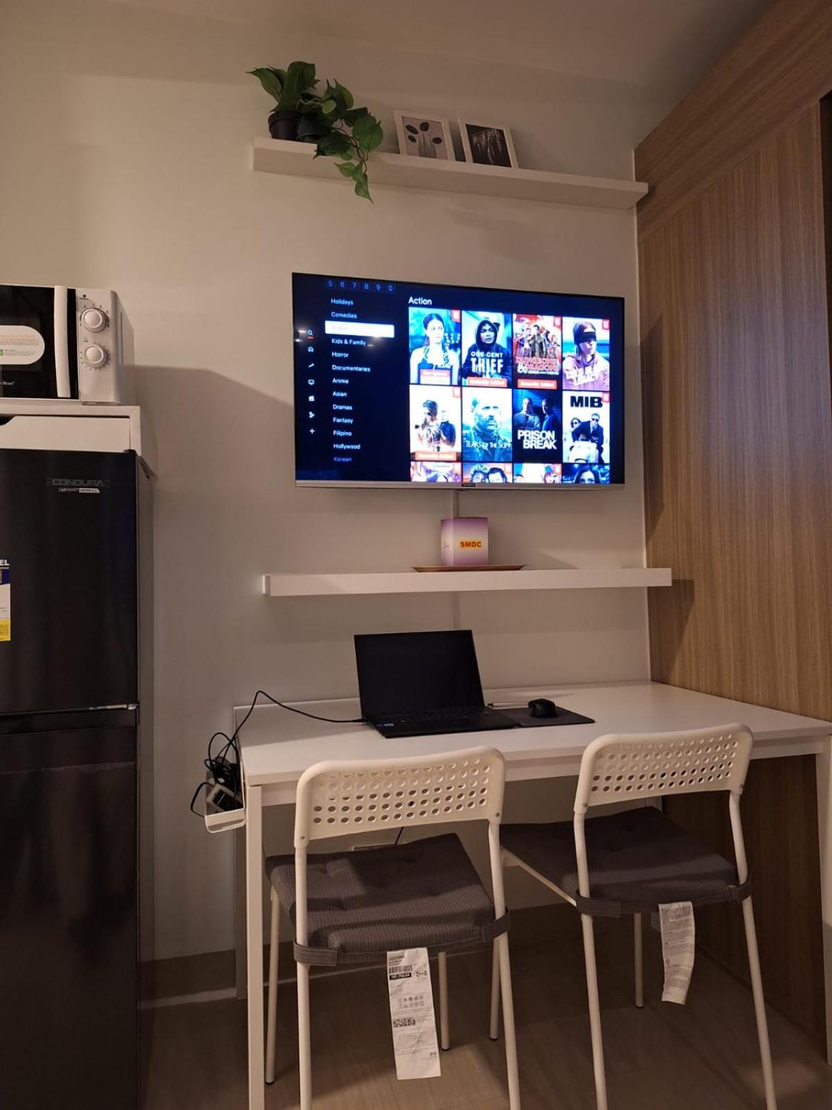 Velvet Room near MOA with a Cozy, Comfy Bed